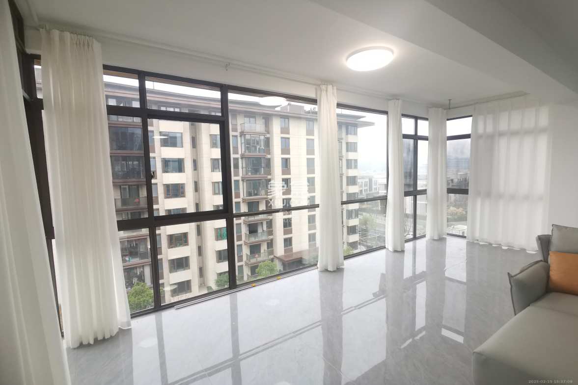 绿地麓湖郡  5室2厅2卫    4000.0元/月 绿地麓湖郡  5室2厅2卫    4000.0元/月室内图