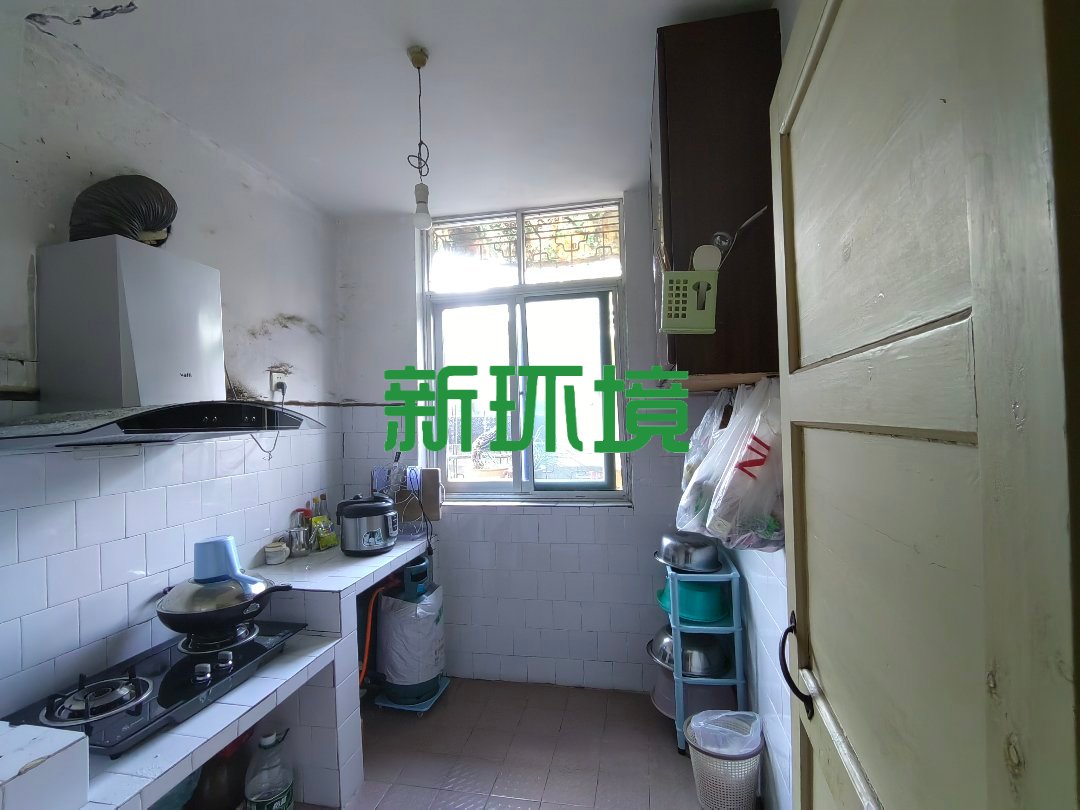 市委二号院  3室2厅2卫    50.0万 市委二号院  3室2厅2卫    50.0万客厅