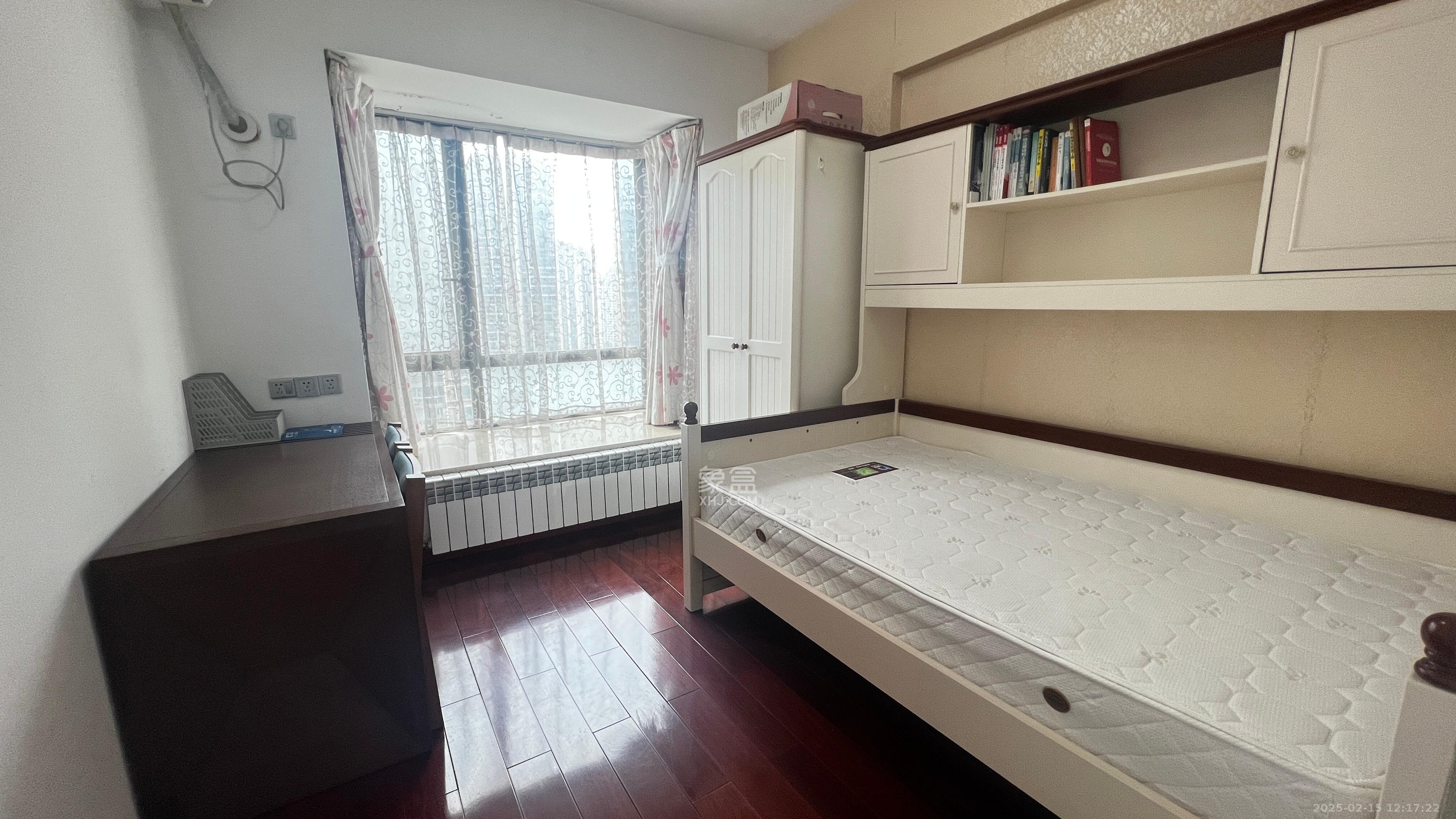 新城新世界一二三期  3室2厅2卫   3200.00元/月室内图