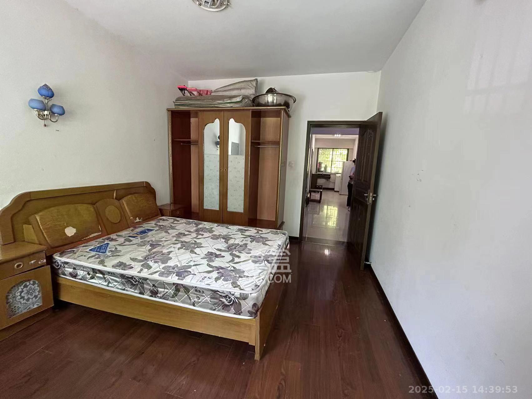 中南汽车世界 3室2厅2卫 1200.0元/月 中南汽车世界 3室2厅2卫 1200.0元/月室内图