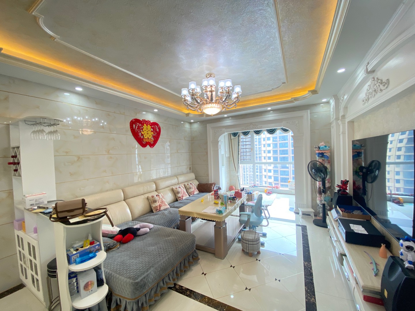 五洲锦城 4室2厅2卫 99.8万 五洲锦城 4室2厅2卫 99.8万客厅