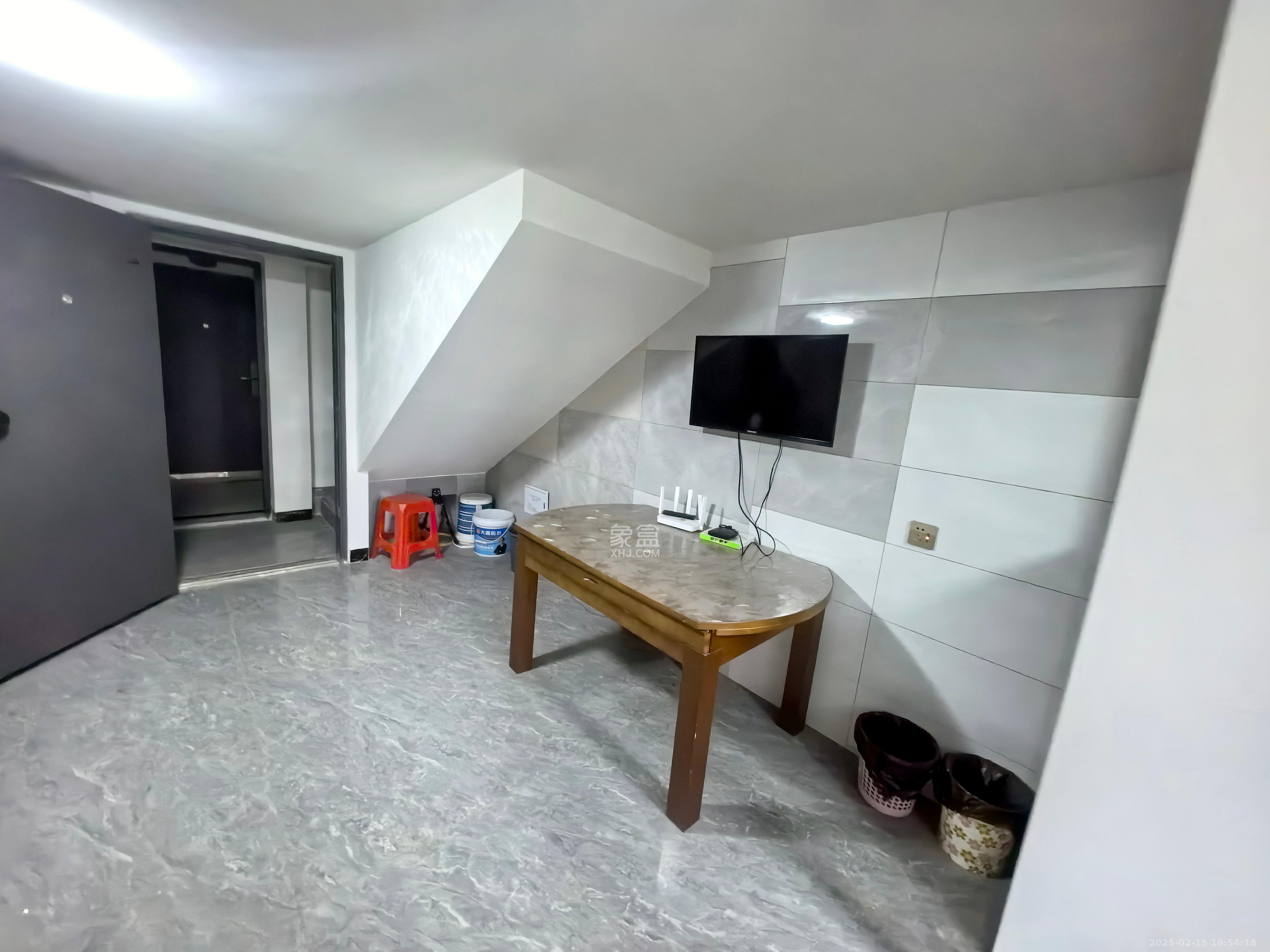 九玺铭城(九玺华府)  1室1厅1卫    2200.0元/月 九玺铭城(九玺华府)  1室1厅1卫    2200.0元/月