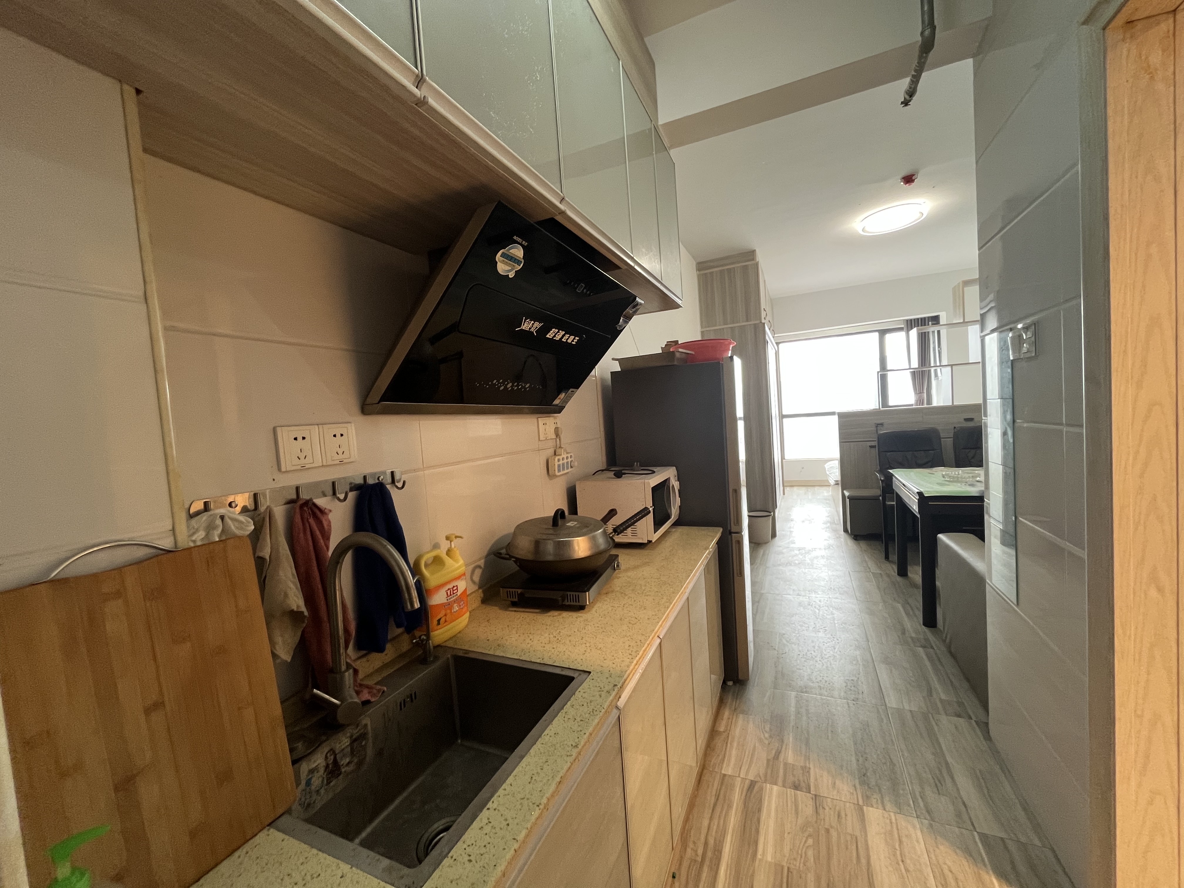 盛世时代广场  1室1厅1卫    1100.0元/月