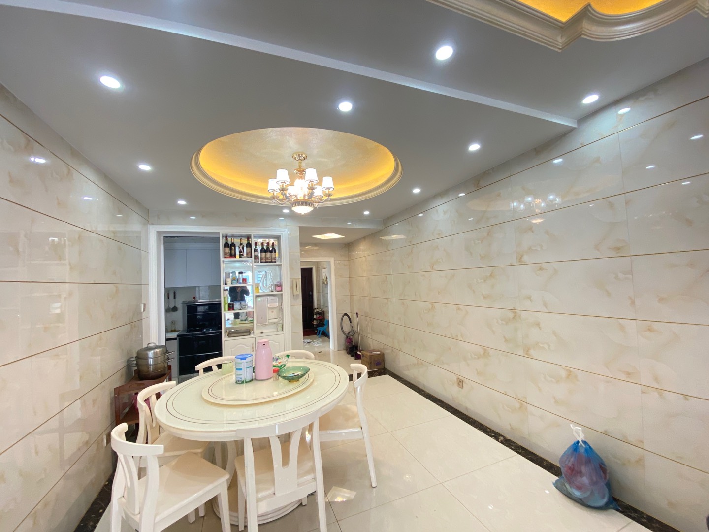 五洲锦城 4室2厅2卫 99.8万 五洲锦城 4室2厅2卫 99.8万客厅