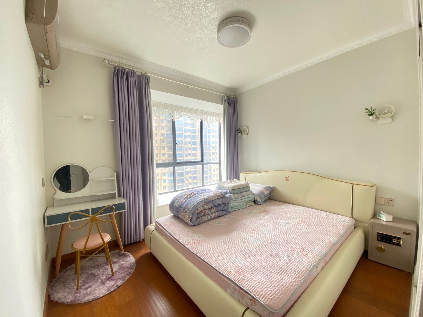 五洲锦城 4室2厅2卫 99.8万 五洲锦城 4室2厅2卫 99.8万客厅