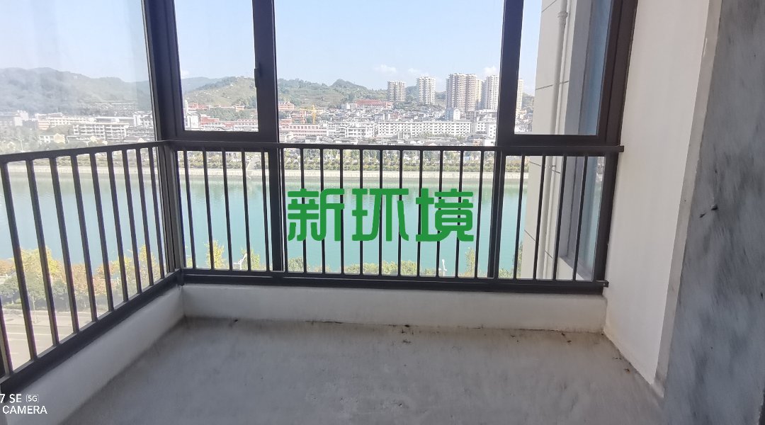 江与城  4室2厅2卫   106.00万卧室