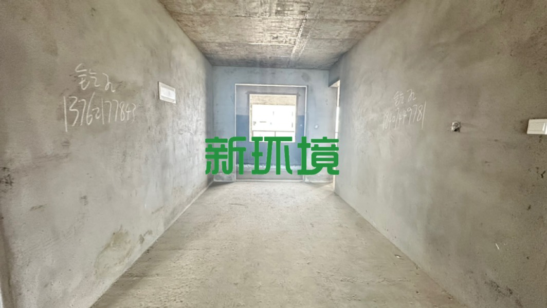 江与城  4室2厅2卫   101.00万客厅