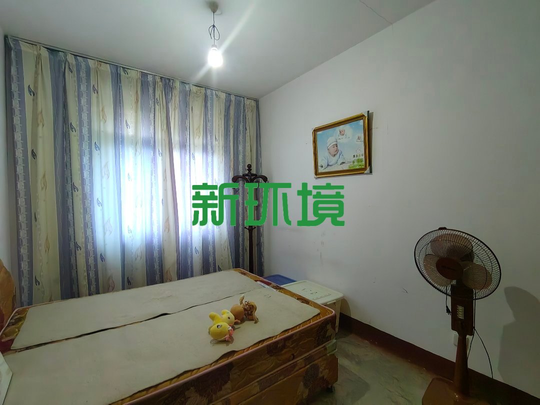 市委二号院  3室2厅2卫    50.0万 市委二号院  3室2厅2卫    50.0万客厅