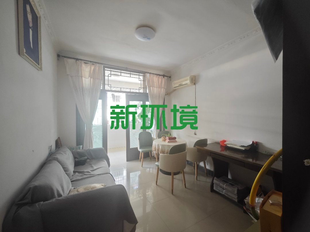 警苑小区 4室2厅2卫 71.8万 警苑小区 4室2厅2卫 71.8万客厅