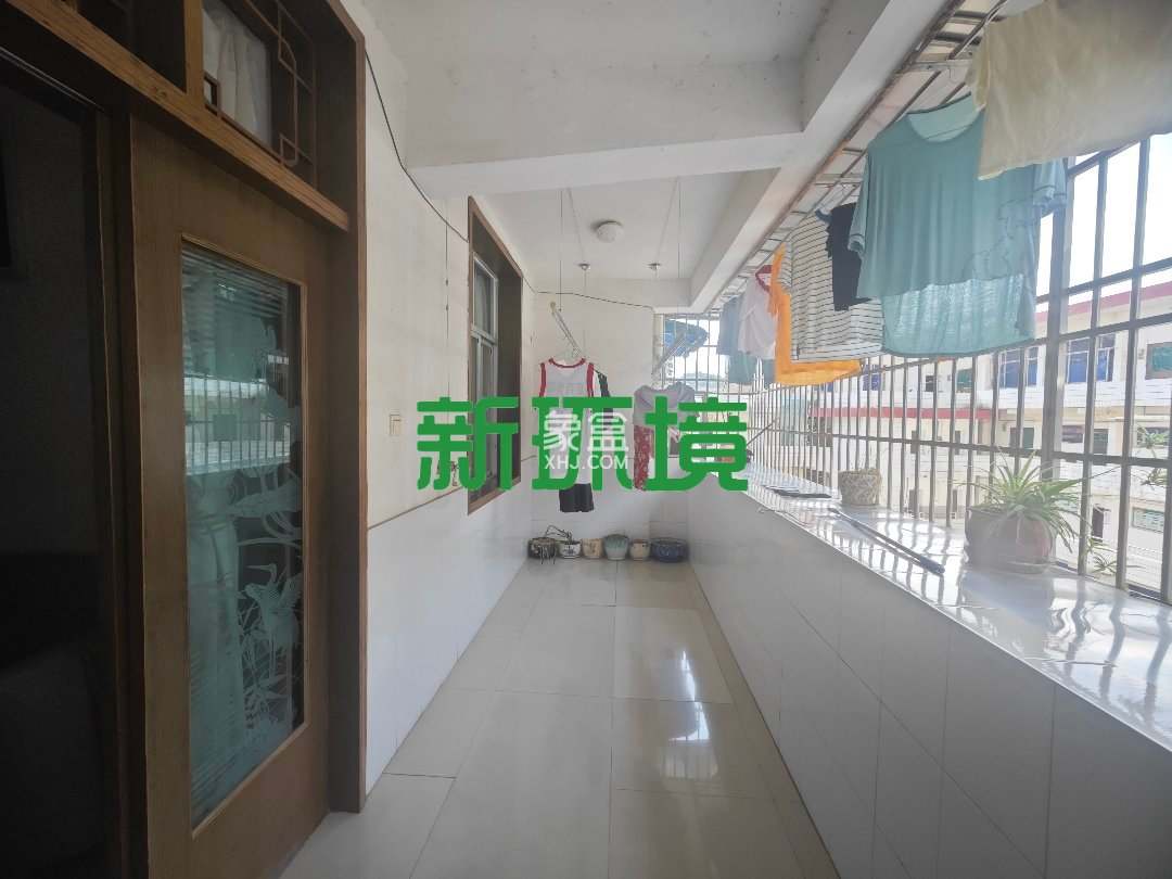 警苑小区 4室2厅2卫 71.8万 警苑小区 4室2厅2卫 71.8万客厅