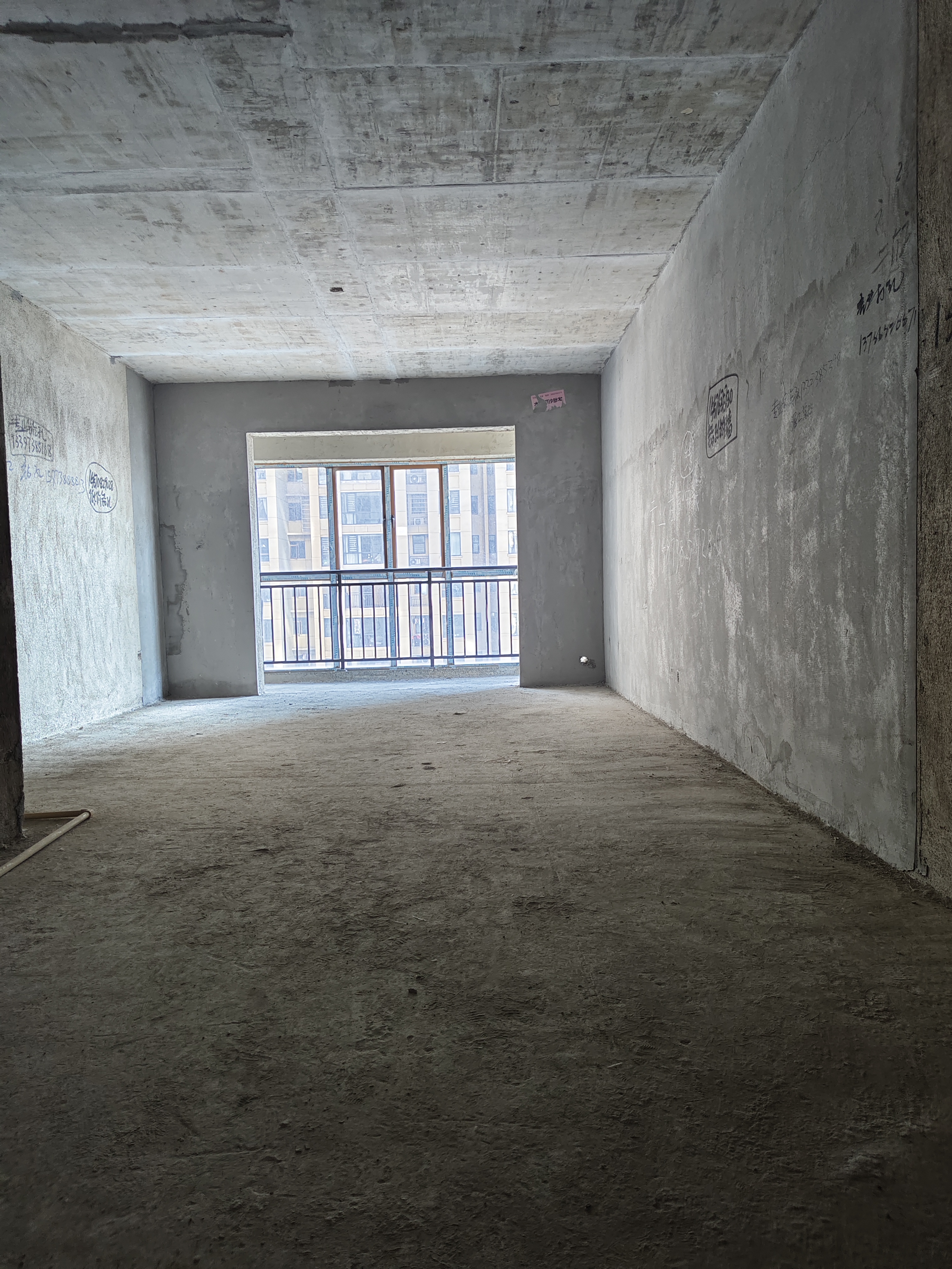 和顺嘉苑 4室2厅2卫 69.8万 和顺嘉苑 4室2厅2卫 69.8万客厅