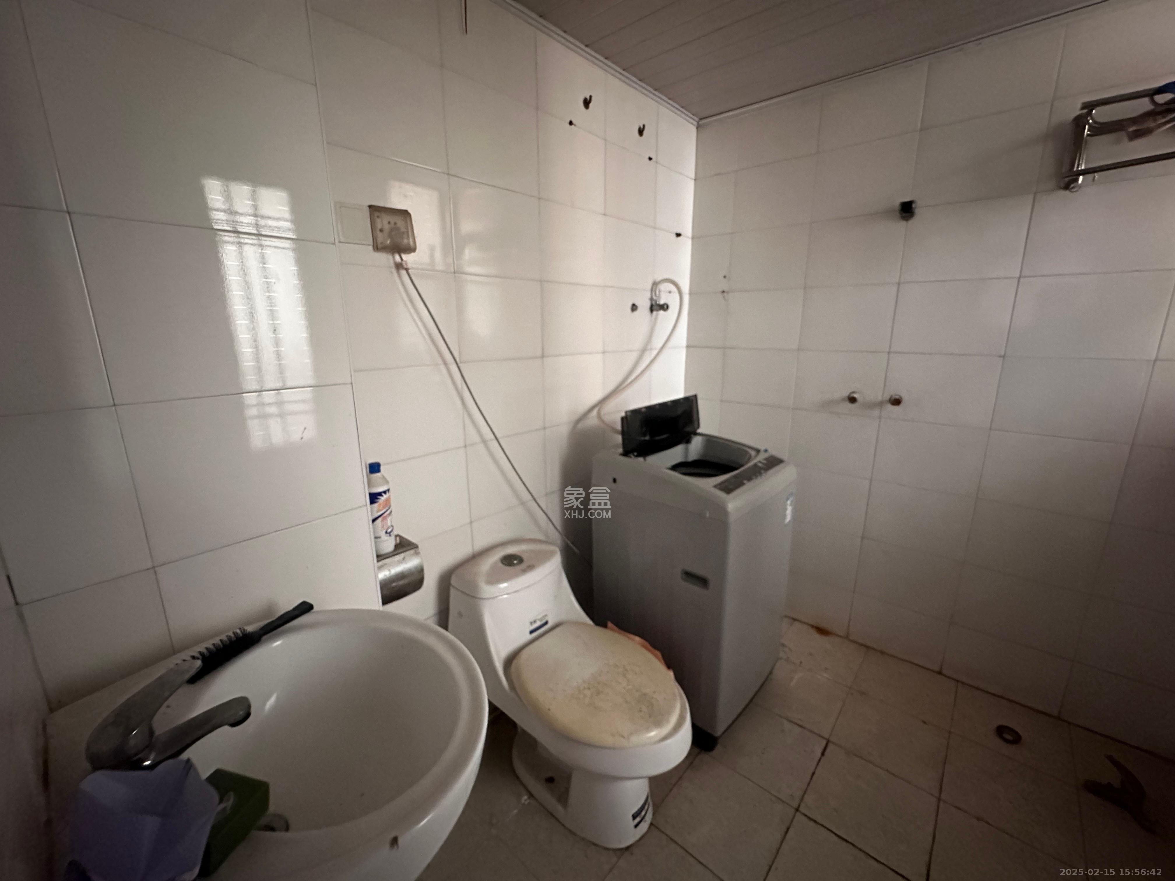 金色比华利 3室2厅2卫 2600.0元/月 金色比华利 3室2厅2卫 2600.0元/月室内图