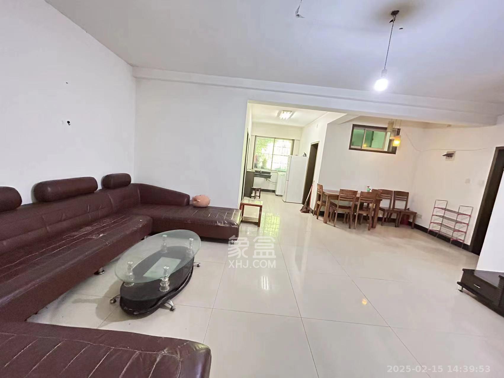 中南汽车世界 3室2厅2卫 1200.0元/月 中南汽车世界 3室2厅2卫 1200.0元/月室内图