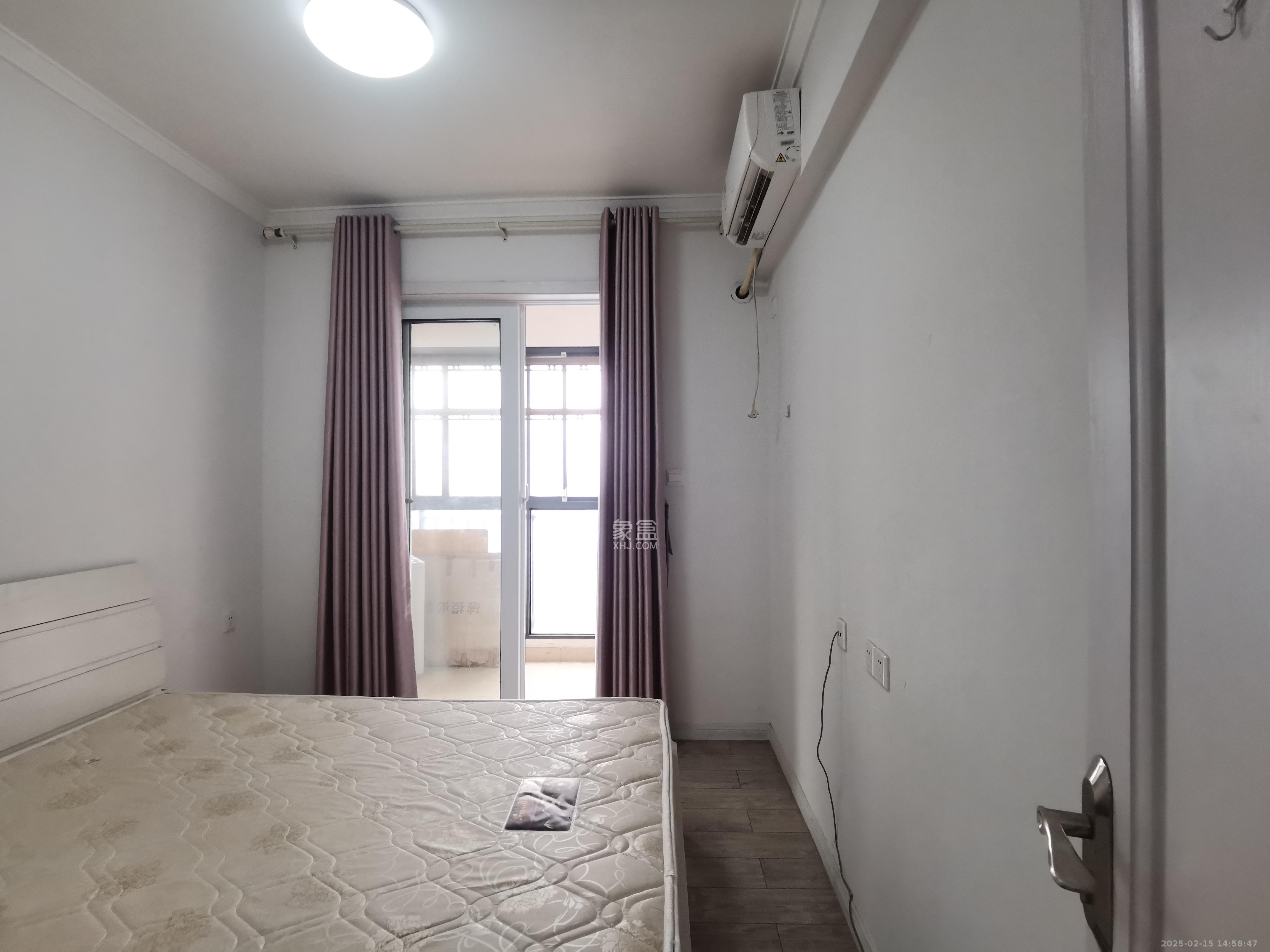 三一街区  3室2厅2卫   1800.00元/月室内图