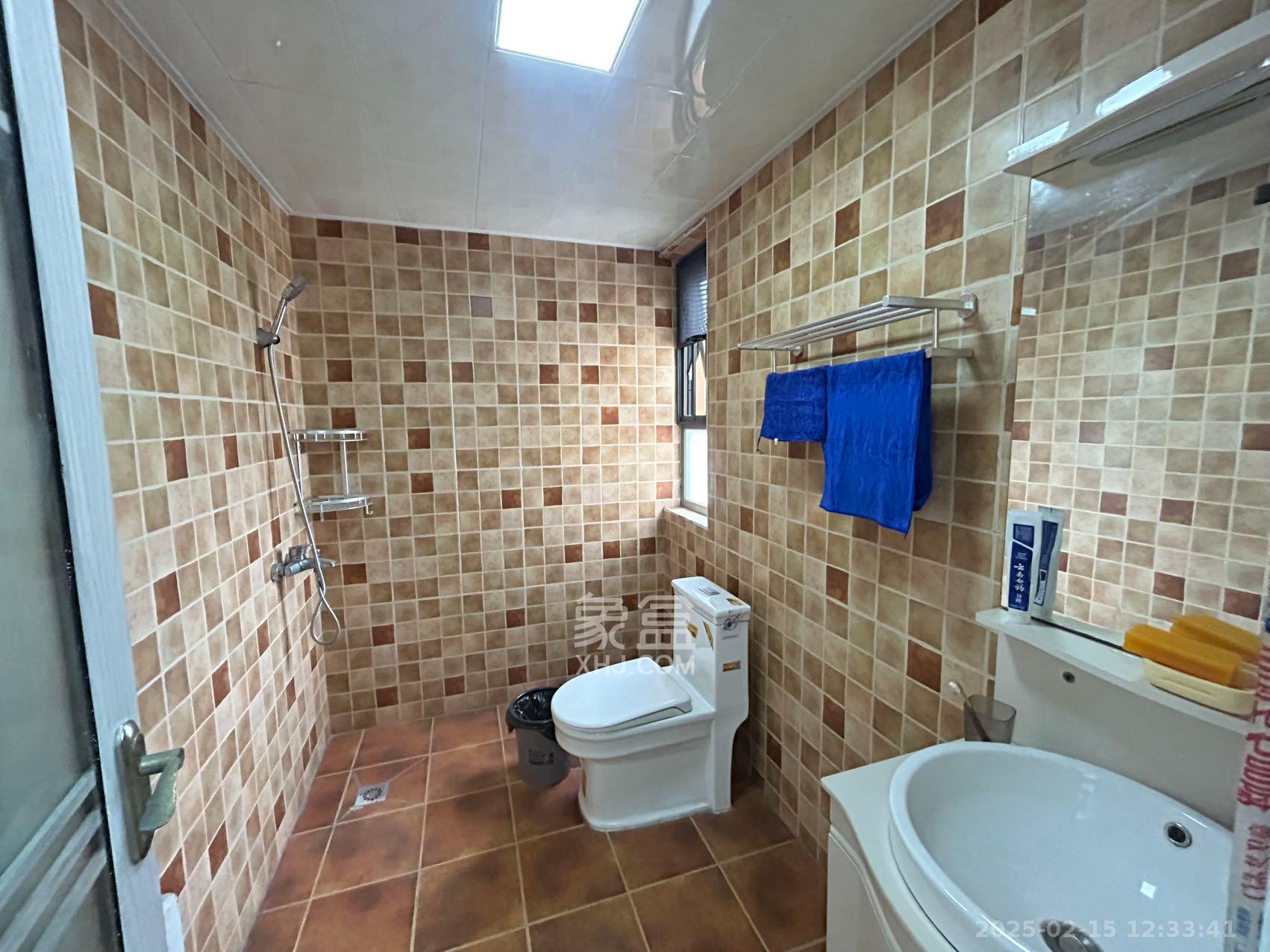 怡海星城 3室2厅2卫 2300.0元/月 怡海星城 3室2厅2卫 2300.0元/月室内图