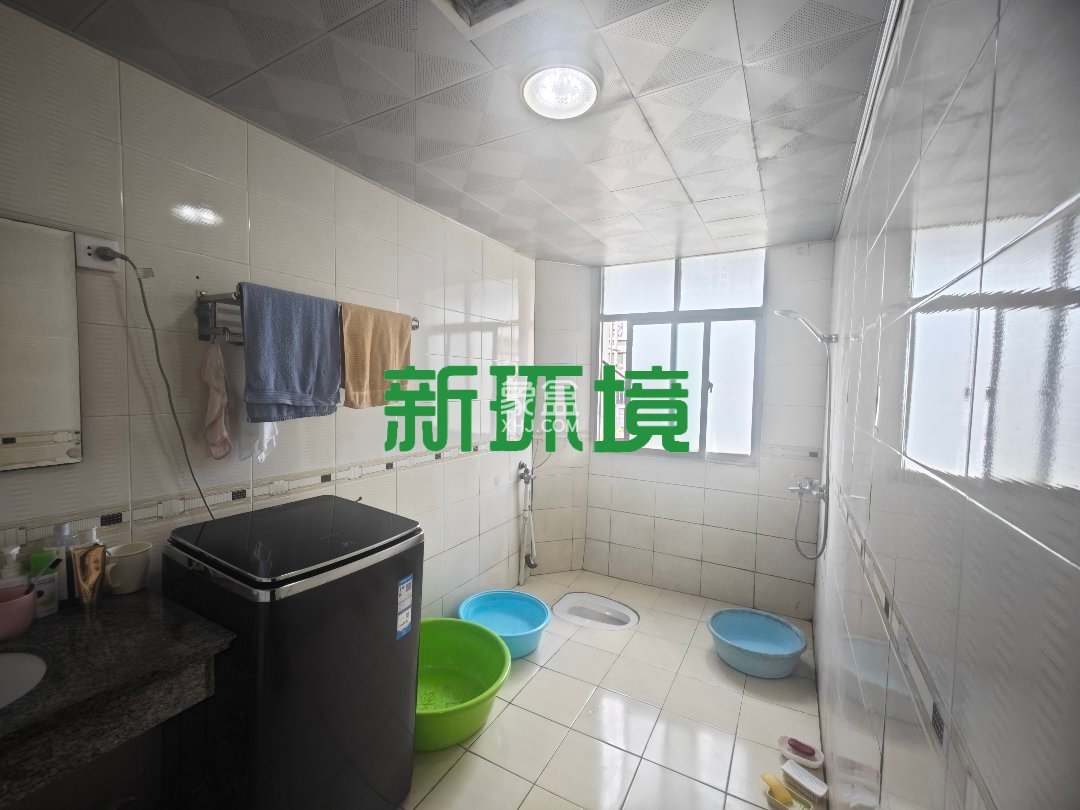 警苑小区 4室2厅2卫 71.8万 警苑小区 4室2厅2卫 71.8万客厅