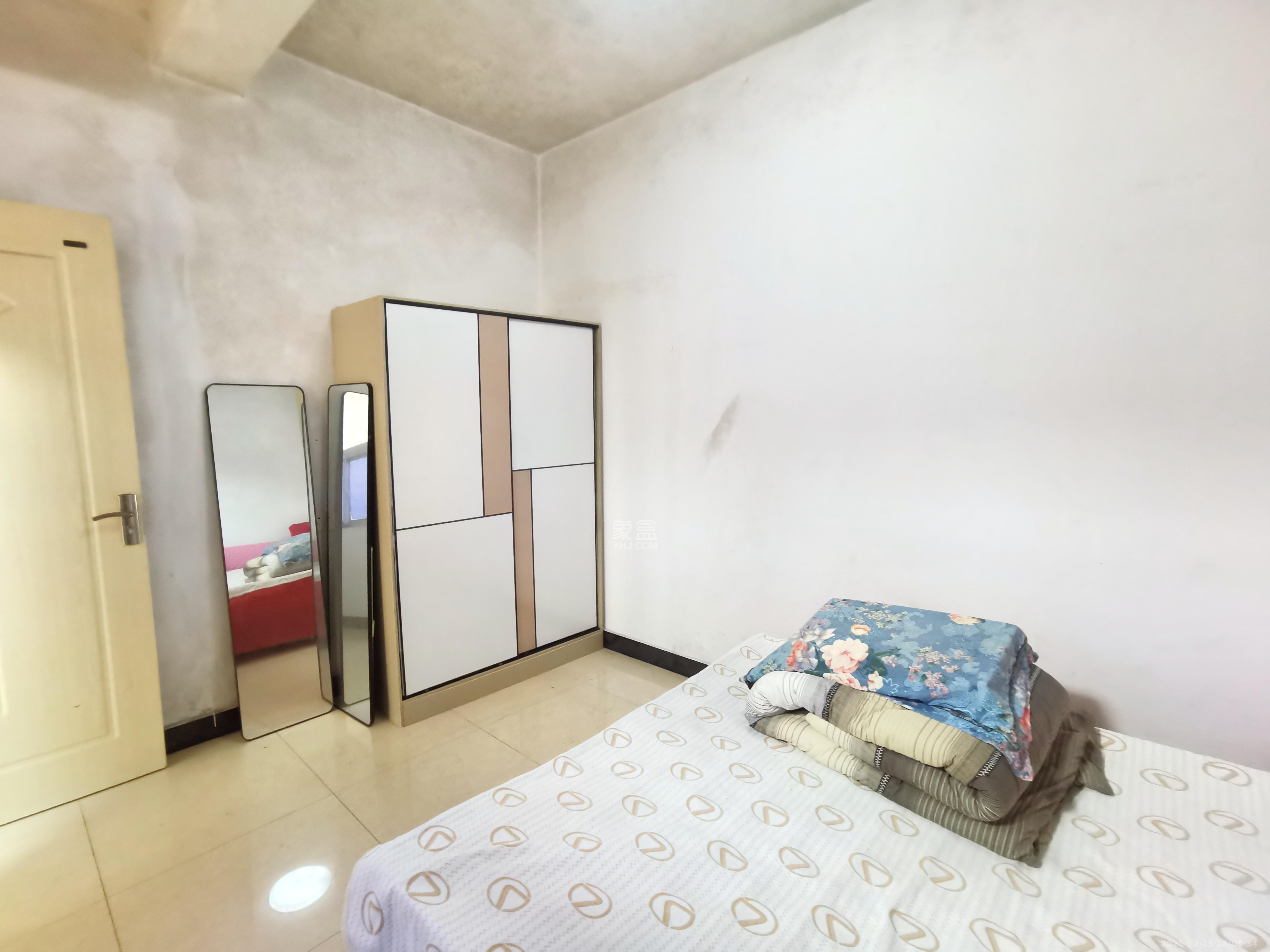 秀峰商贸城 4室2厅2卫 2188.0元/月 秀峰商贸城 4室2厅2卫 2188.0元/月室内图