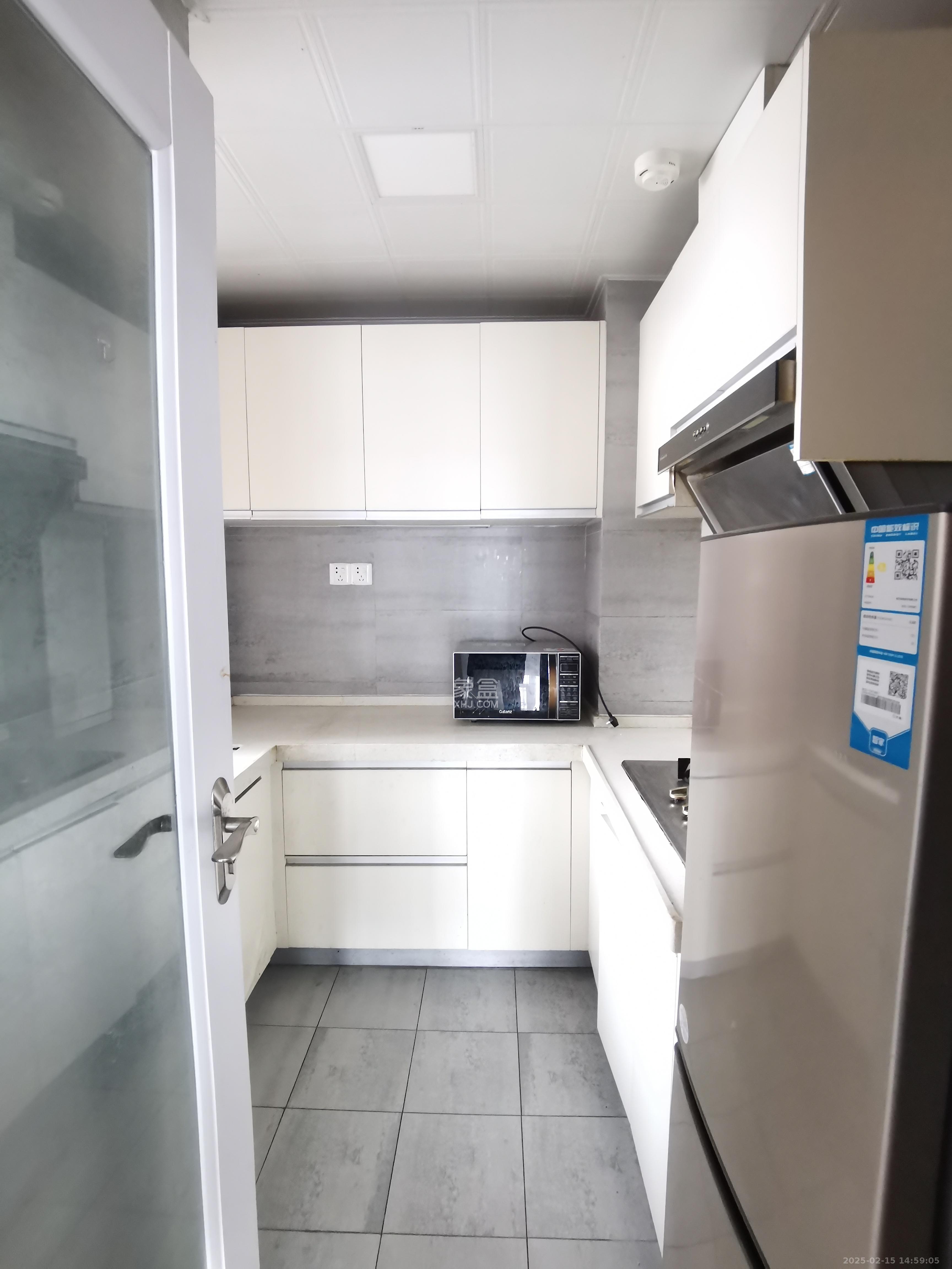 三一街区  3室2厅2卫   1800.00元/月室内图