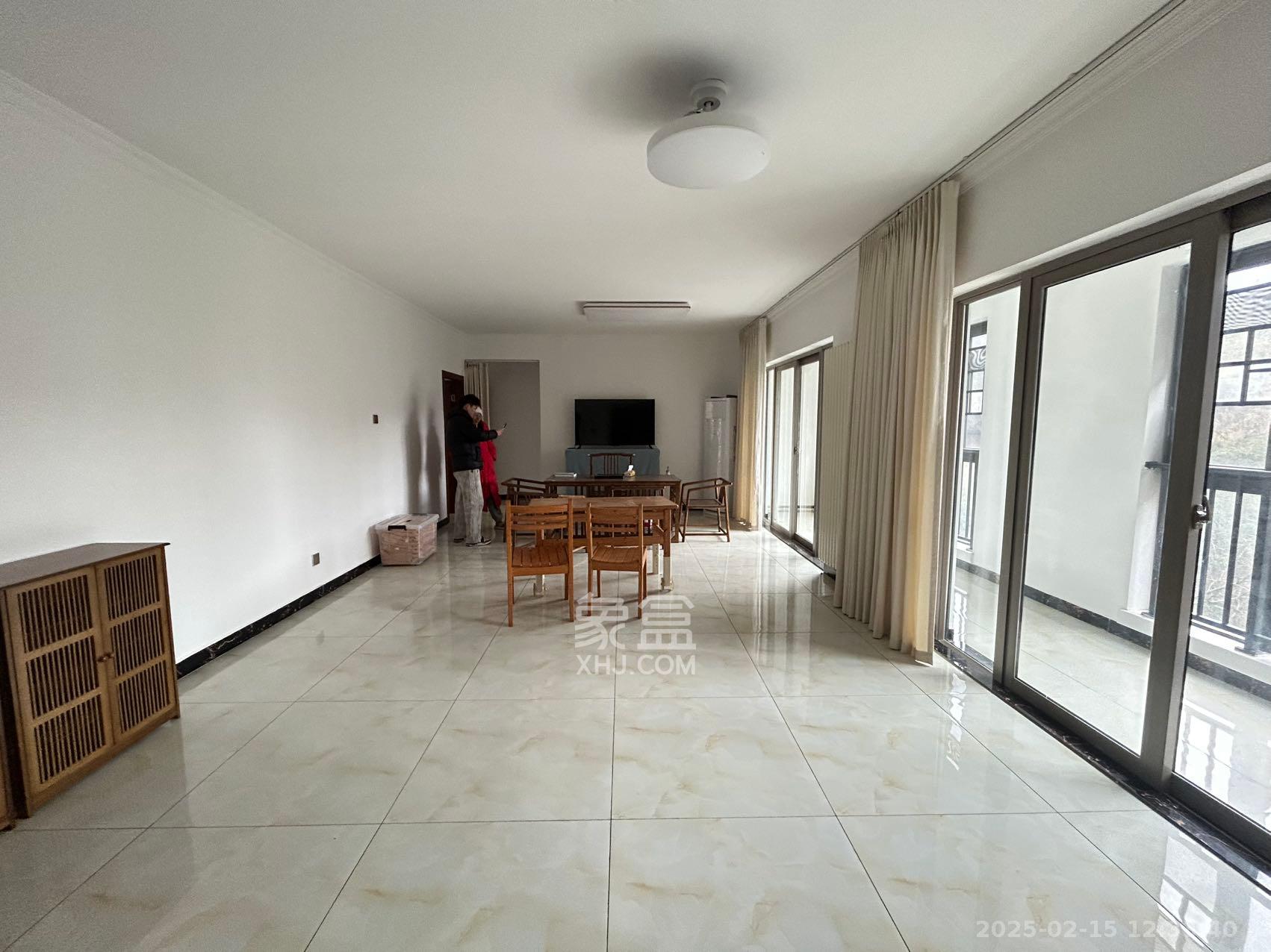 怡海星城  3室2厅2卫    2300.0元/月室内图