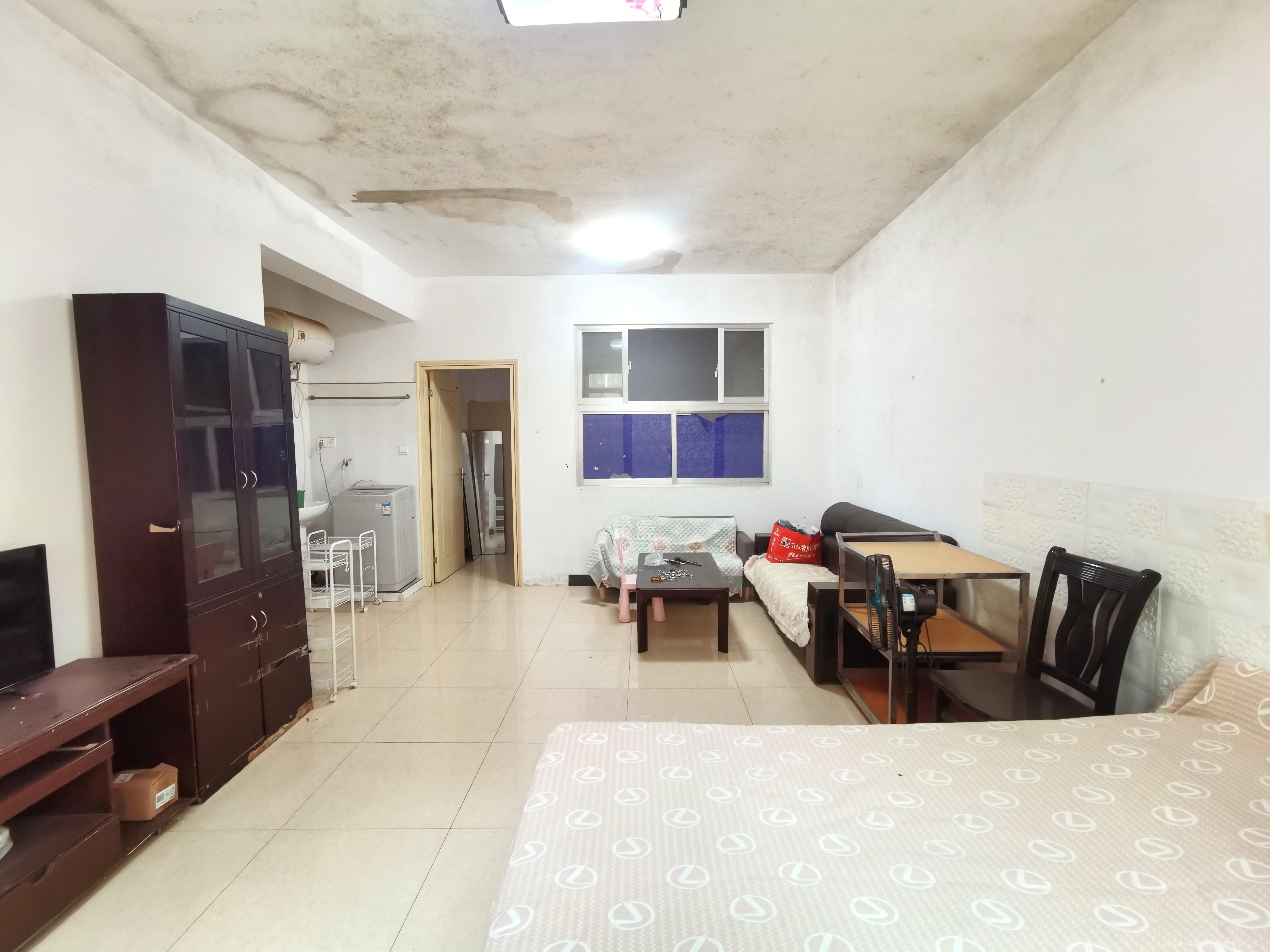 秀峰商贸城 4室2厅2卫 2188.0元/月 秀峰商贸城 4室2厅2卫 2188.0元/月室内图