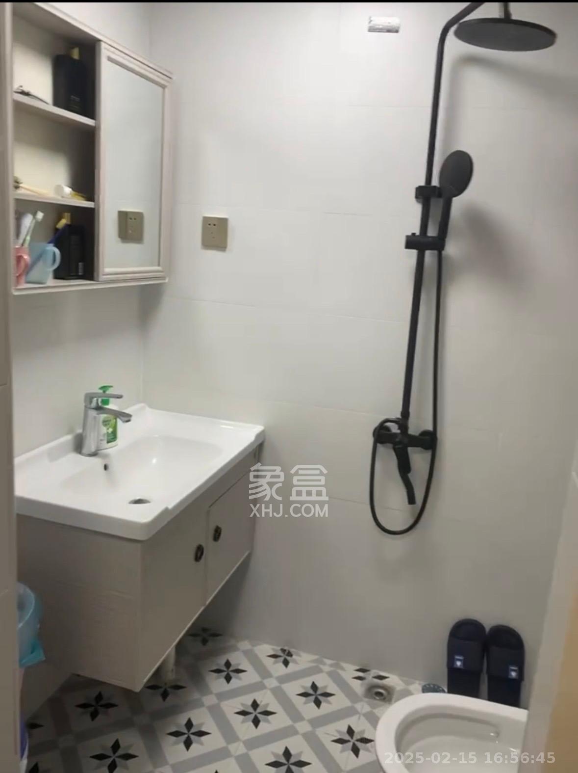 保利天禧EF区  1室0厅0卫   2000.00元/月室内图