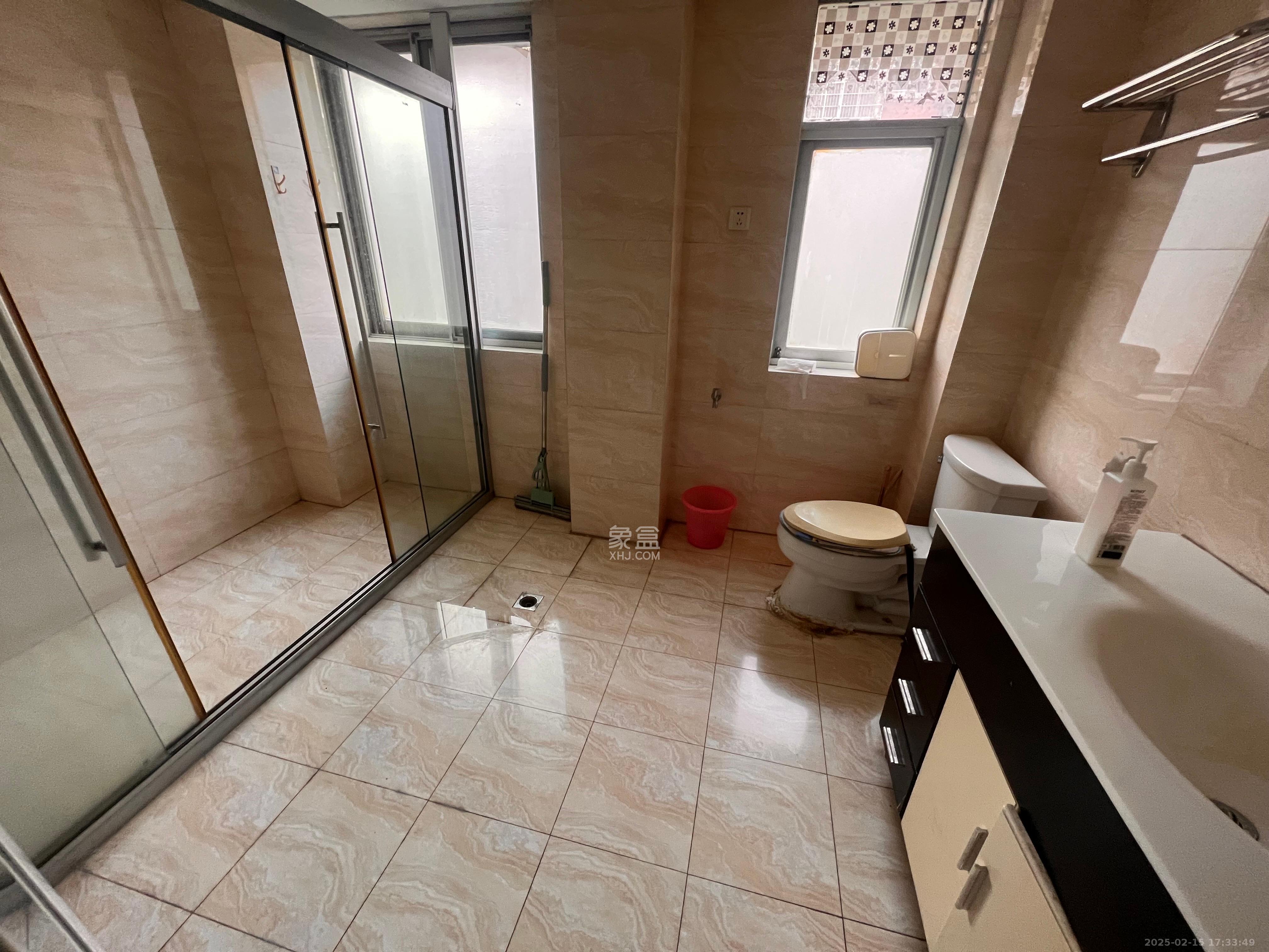 新世纪家园  2室1厅1卫    2500.0元/月 新世纪家园  2室1厅1卫    2500.0元/月室内图