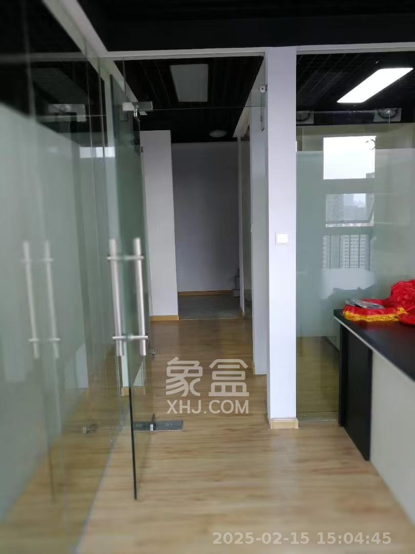 第六都(陆都小区) 1室1厅10卫 4200.0元/月 第六都(陆都小区) 1室1厅10卫 4200.0元/月室内图