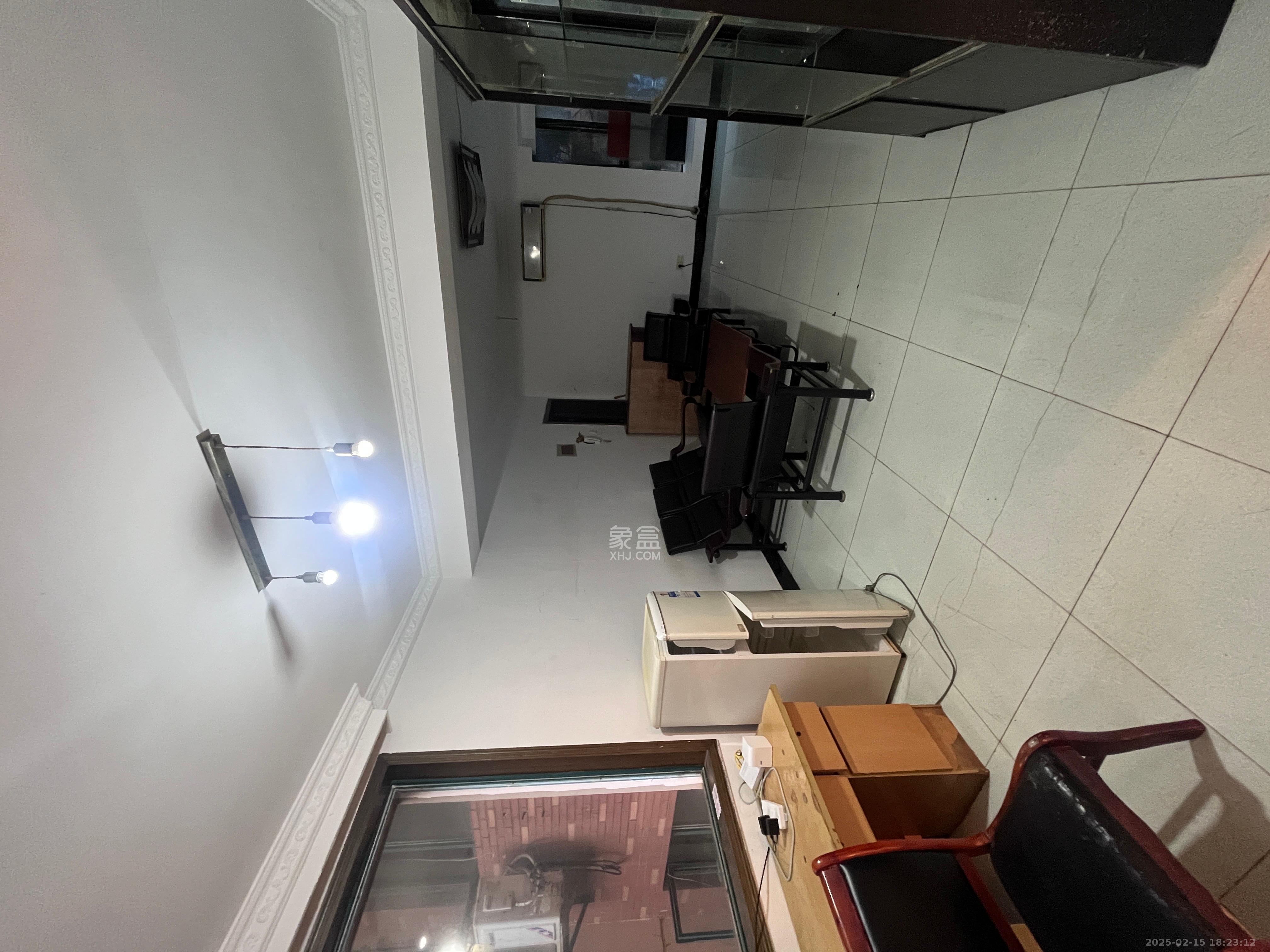 东方新城  1室2厅1卫    1900.0元/月 东方新城  1室2厅1卫    1900.0元/月室内图