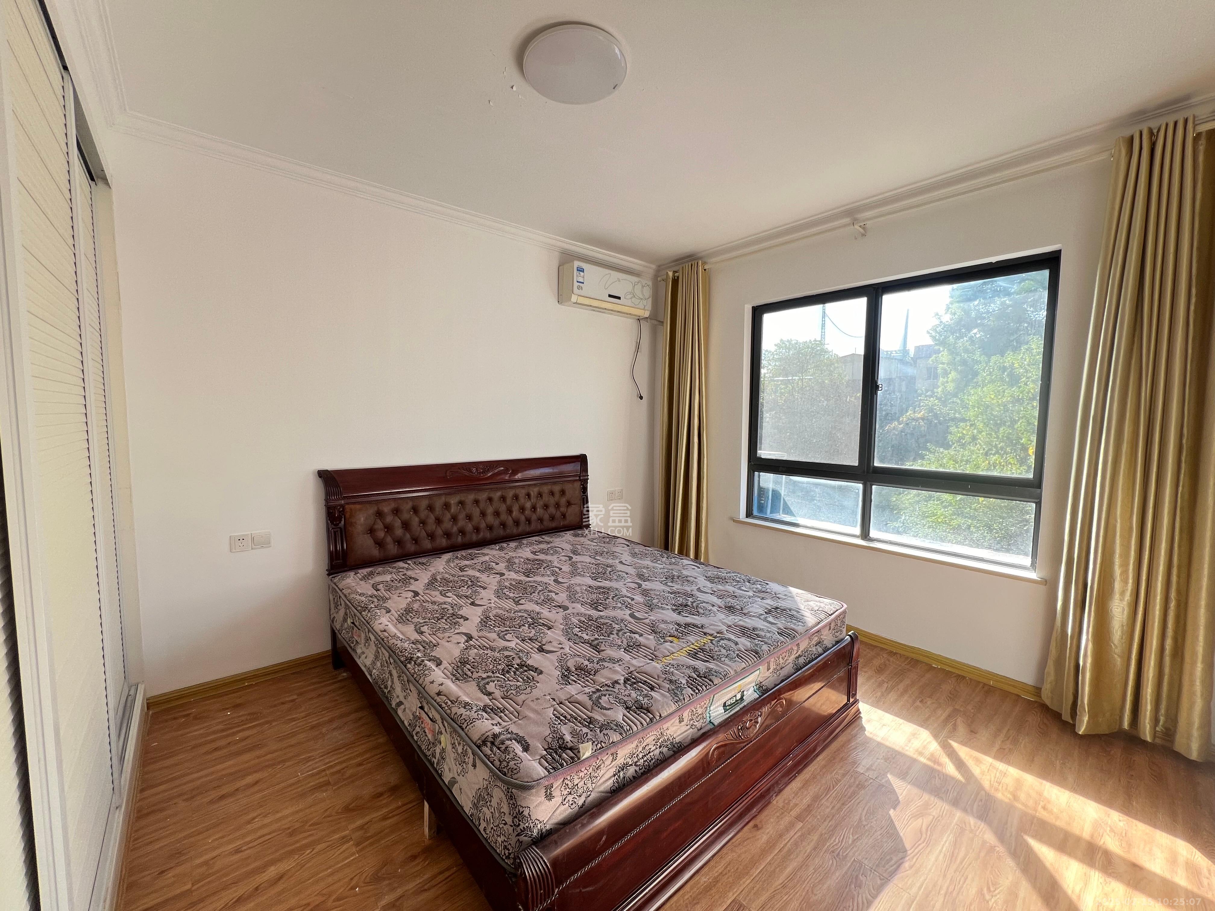 优山美地  3室2厅2卫   2450.00元/月室内图