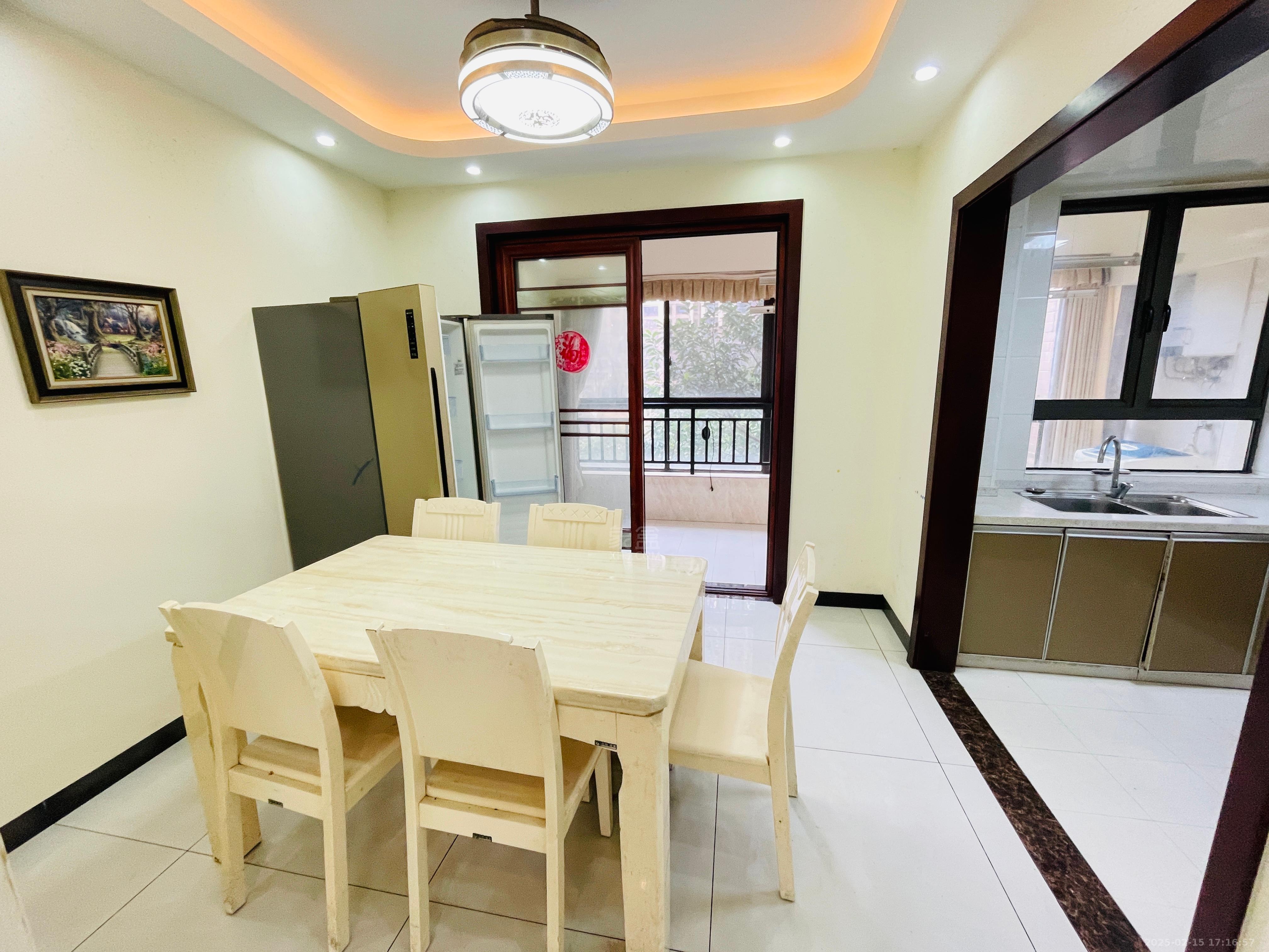 佳兆业金域天下二期 4室2厅1卫 2200.0元/月 佳兆业金域天下二期 4室2厅1卫 2200.0元/月室内图