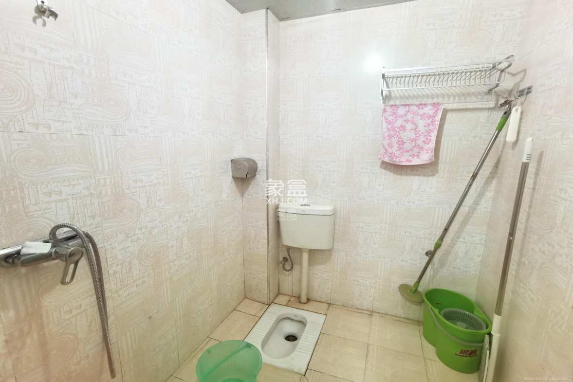 秀峰商贸城 2室2厅1卫 1700.0元/月 秀峰商贸城 2室2厅1卫 1700.0元/月室内图