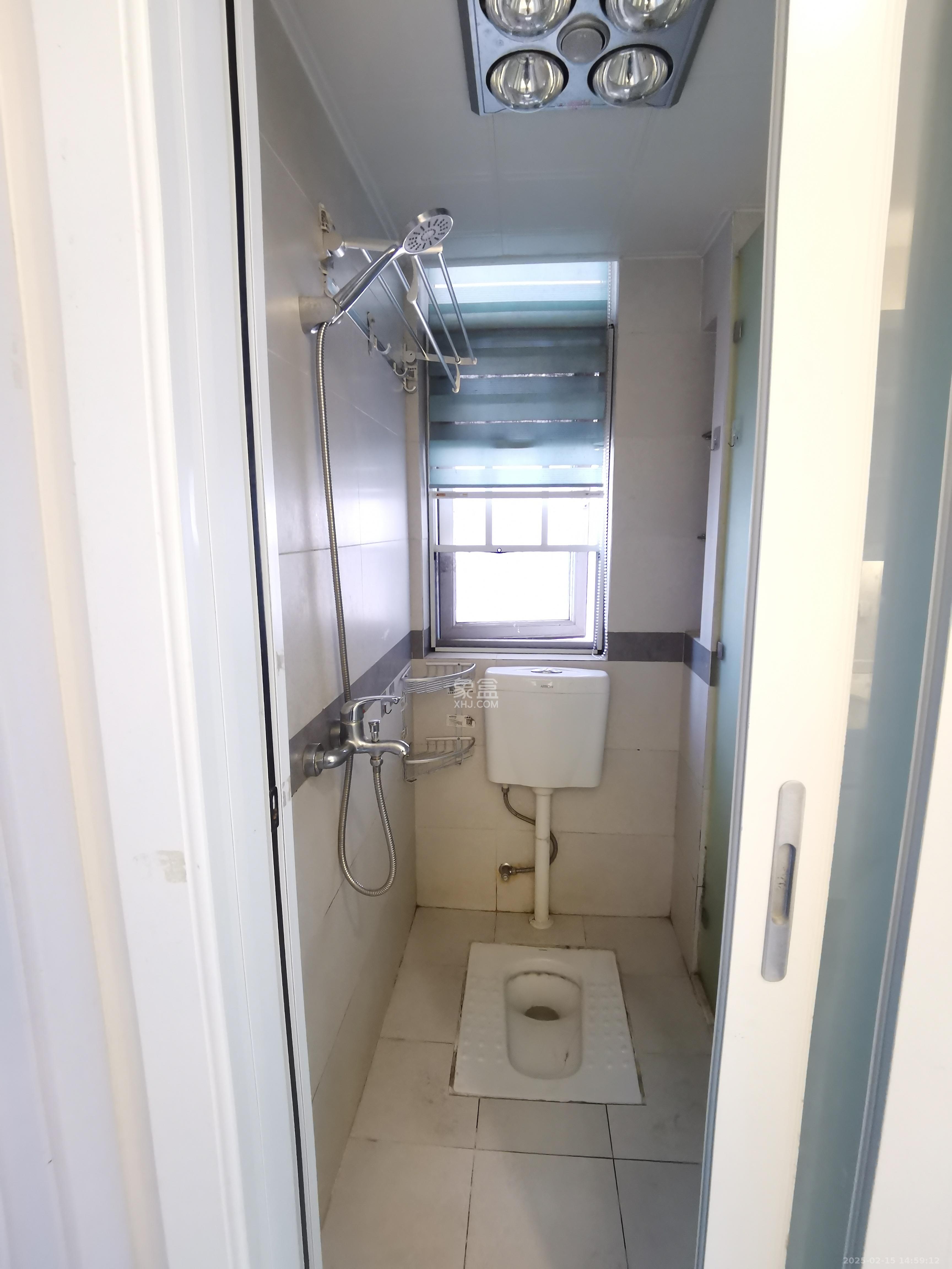 三一街区  3室2厅2卫   1800.00元/月室内图