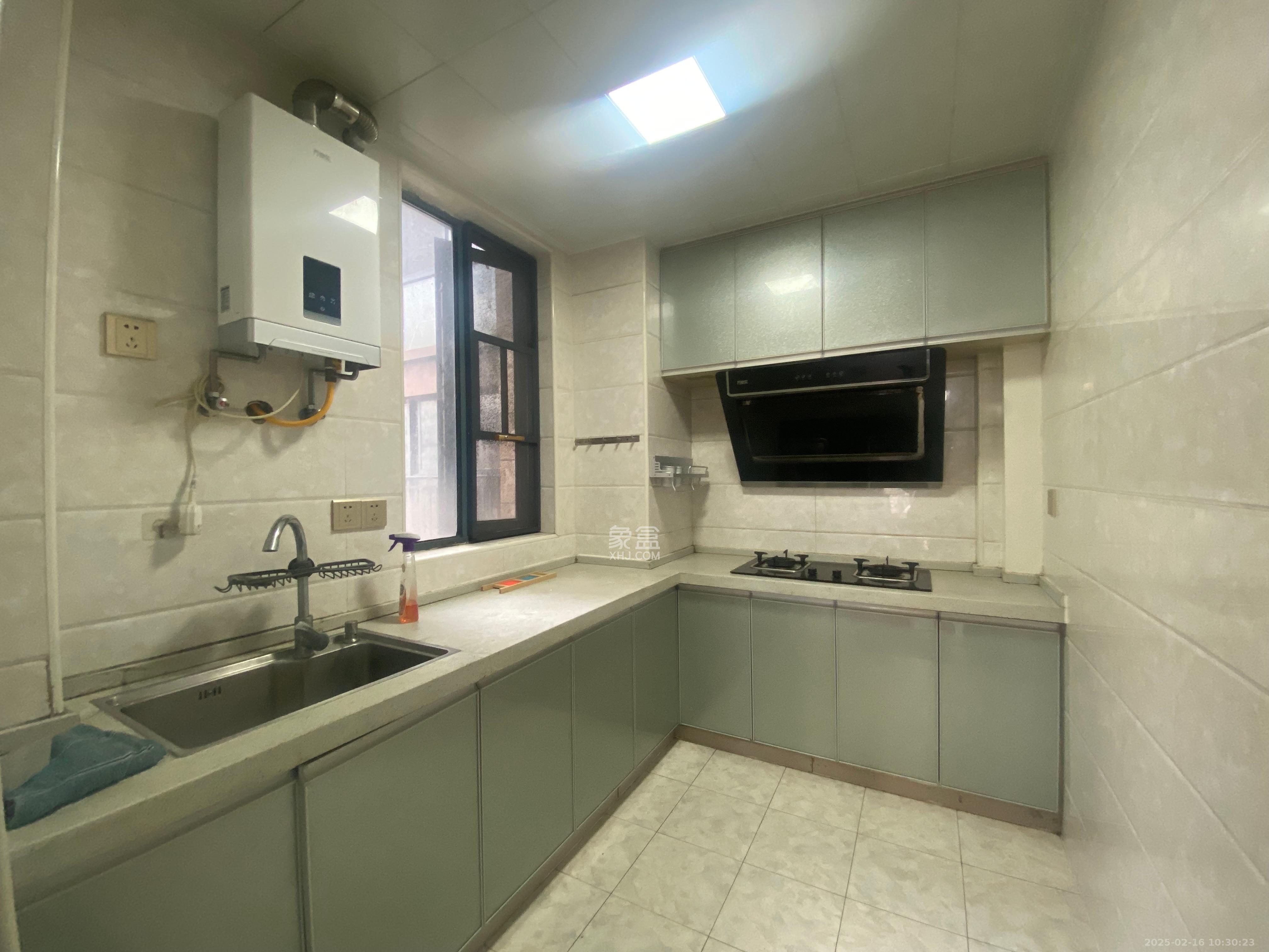 荣盛花语书苑 3室2厅1卫 2800.0元/月 荣盛花语书苑 3室2厅1卫 2800.0元/月室内图