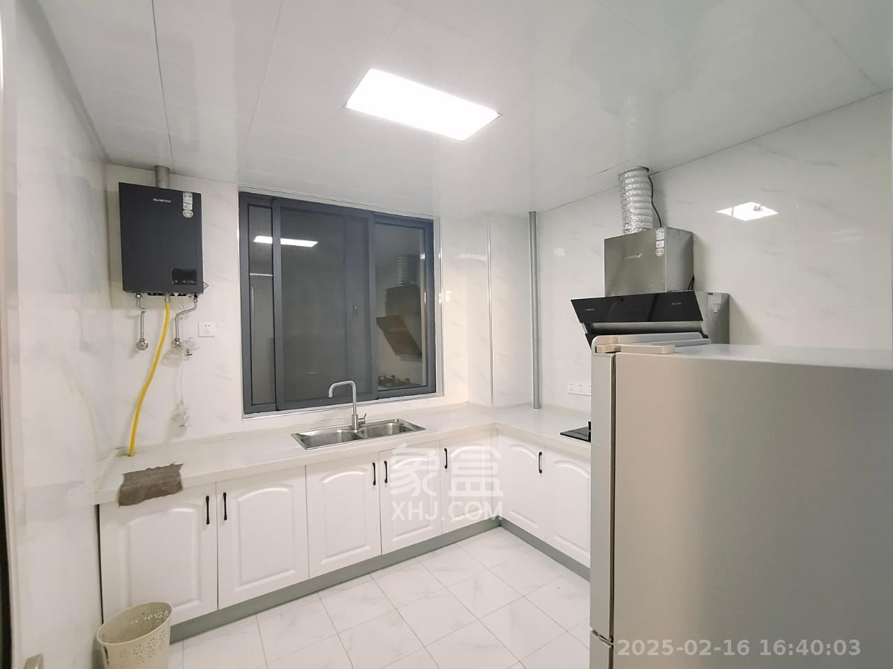 鸿运佳苑  3室2厅2卫    2600.0元/月室内图
