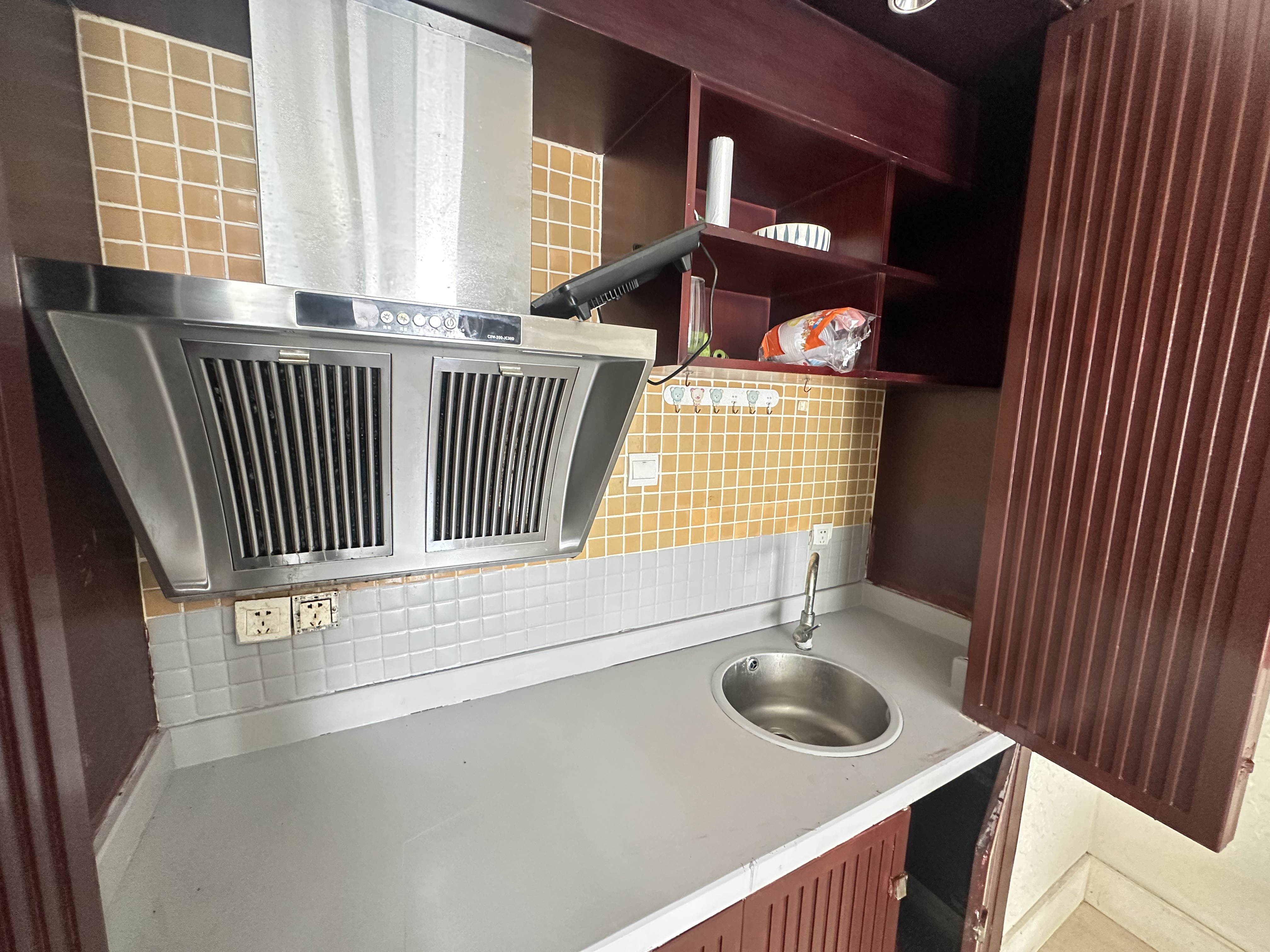 宝华海景 1室2厅1卫 100.0万 宝华海景 1室2厅1卫 100.0万室内图