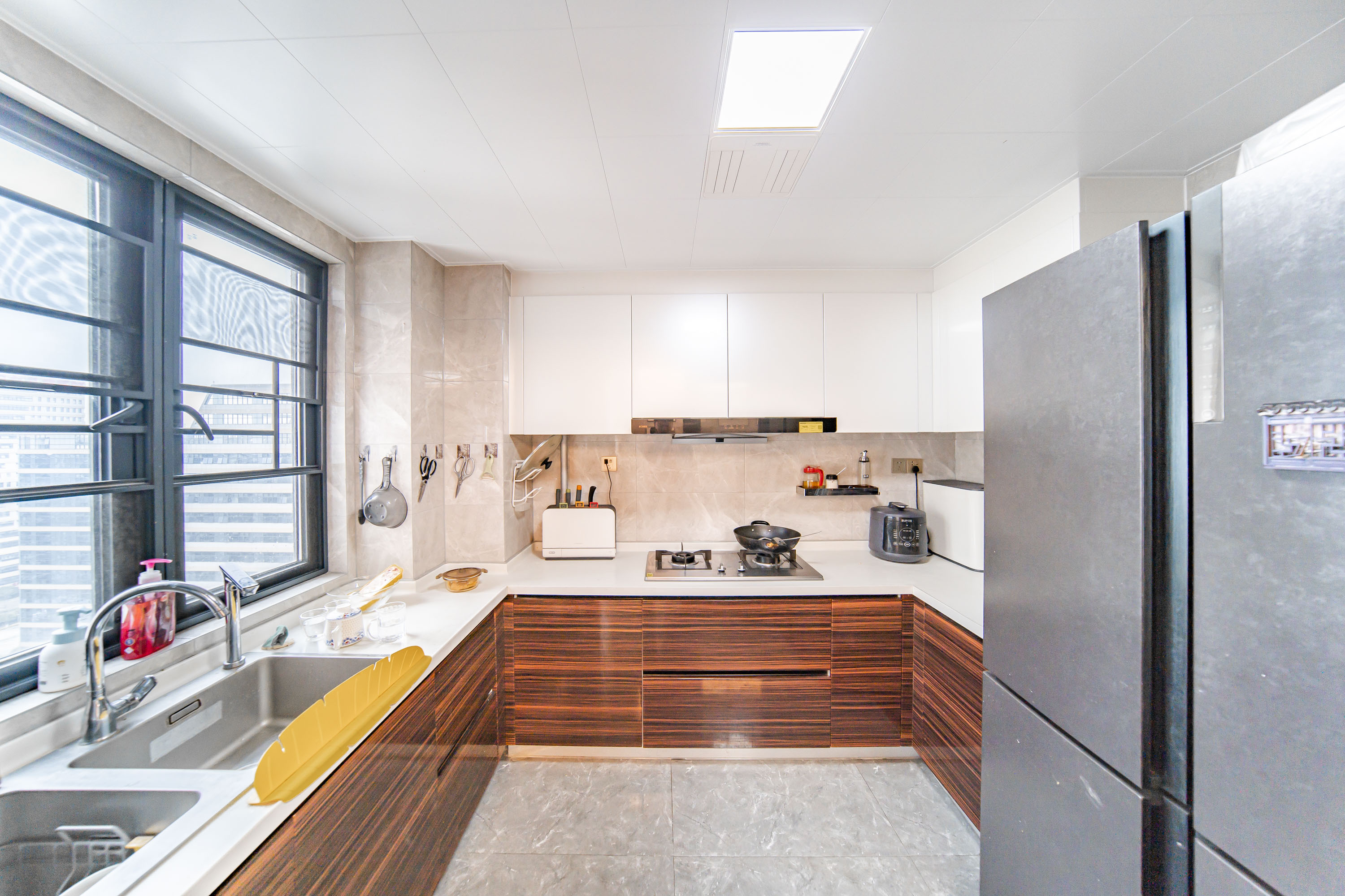 中海阅麓山一期  4室2厅2卫    200.0万 中海阅麓山一期  4室2厅2卫    200.0万厨房