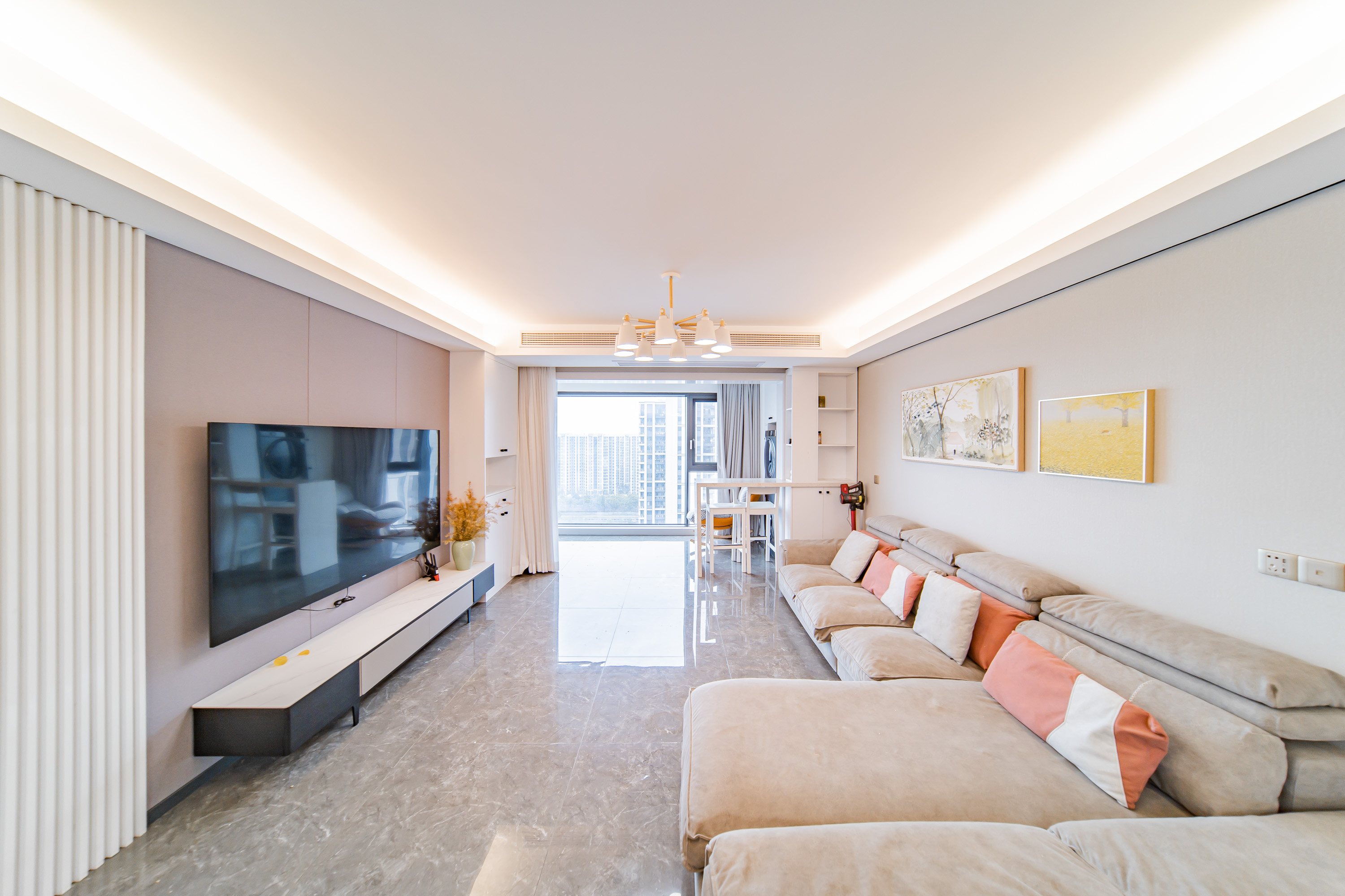 中海阅麓山一期  4室2厅2卫    200.0万 中海阅麓山一期  4室2厅2卫    200.0万客厅