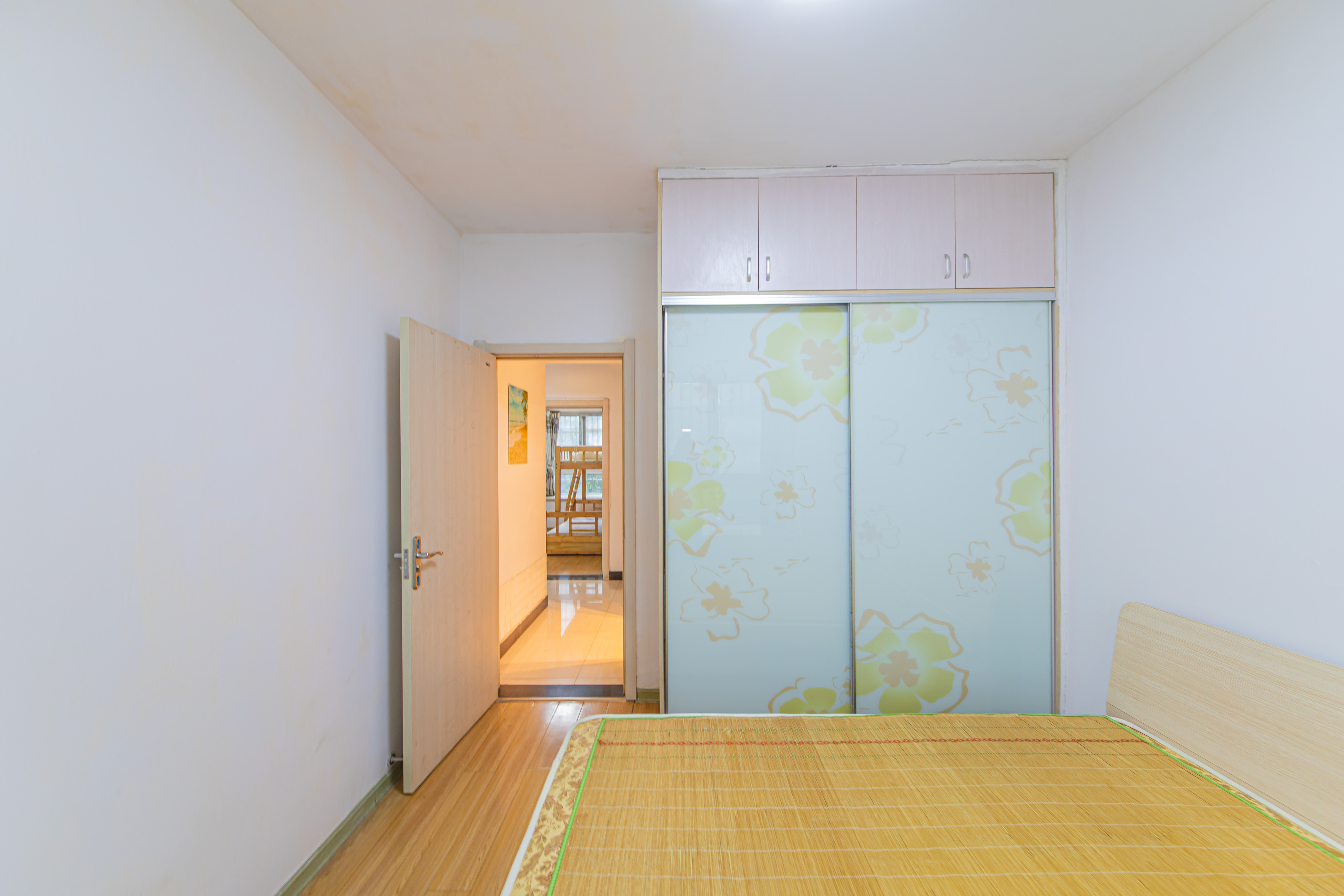 生活艺术城  3室2厅2卫   108.00万卧室