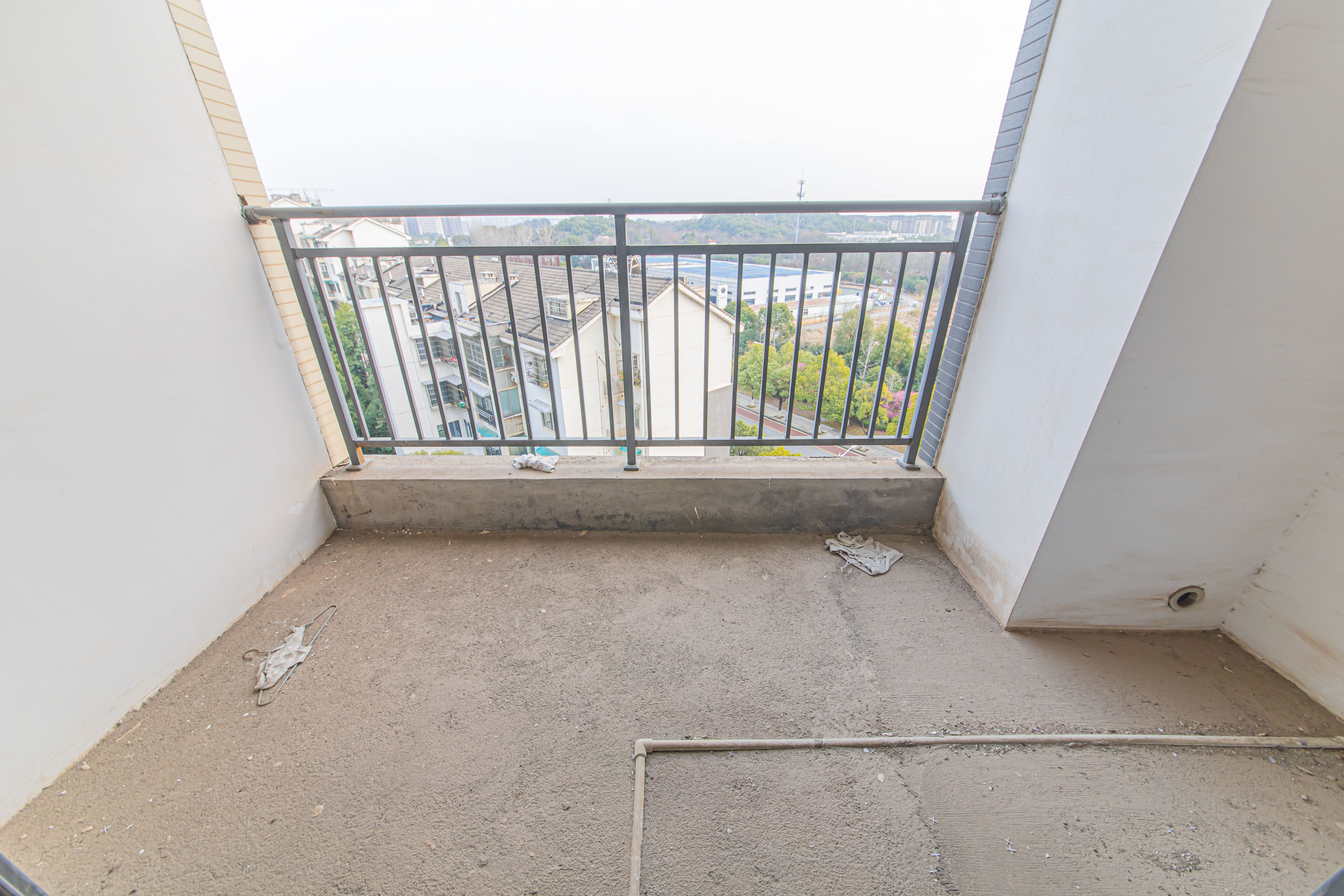 九峰远见 2室2厅1卫 89.8万 九峰远见 2室2厅1卫 89.8万阳台