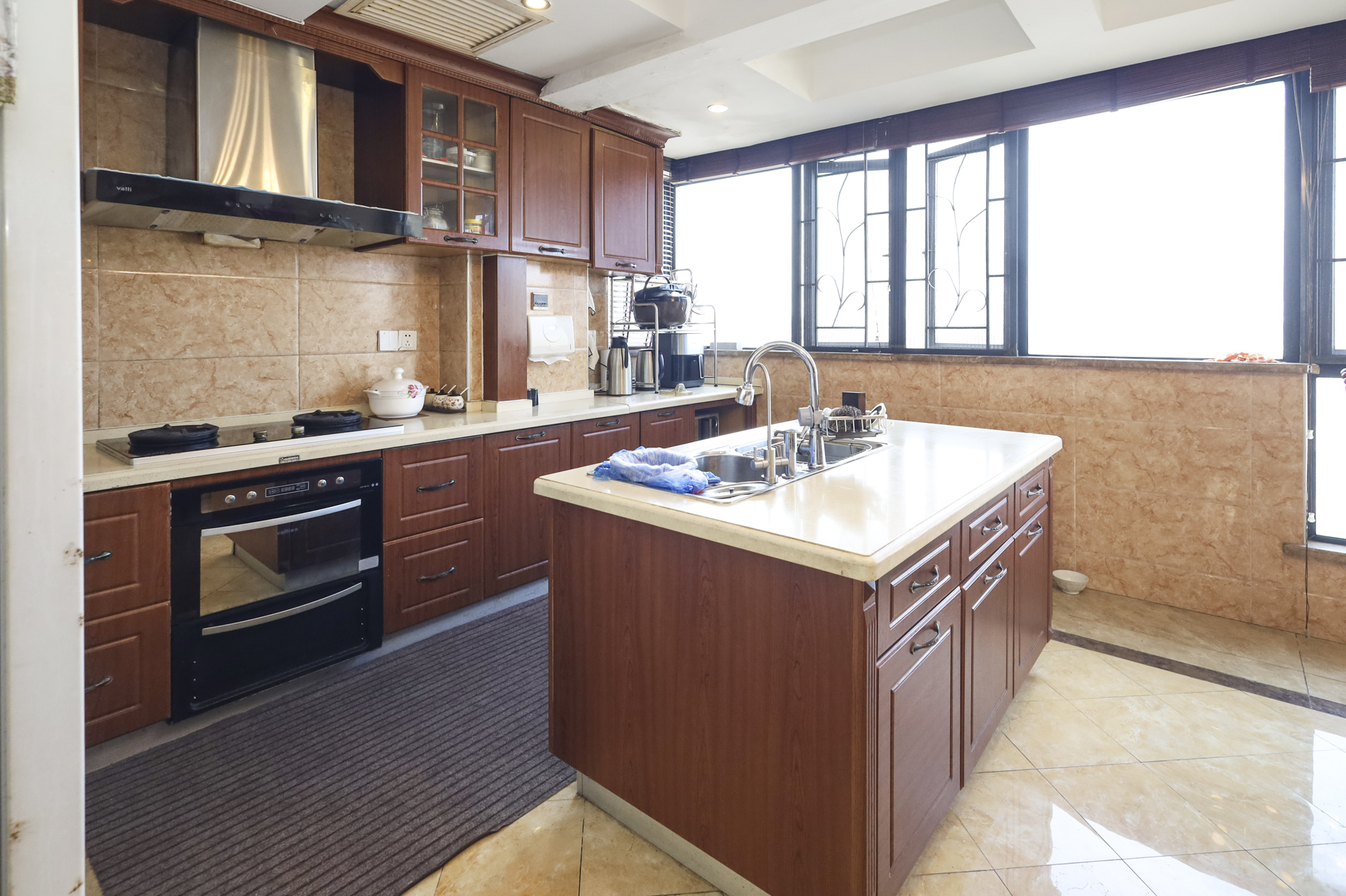 双湾国际(湘江御景花园)  3室2厅2卫    165.0万 双湾国际(湘江御景花园)  3室2厅2卫    165.0万厨房