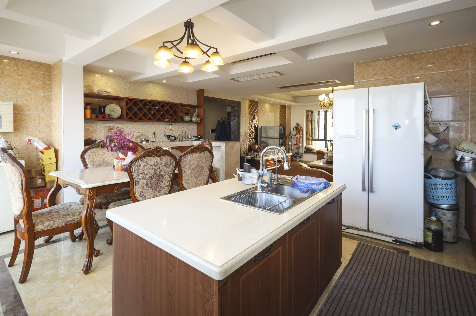 双湾国际(湘江御景花园)  3室2厅2卫    165.0万 双湾国际(湘江御景花园)  3室2厅2卫    165.0万厨房