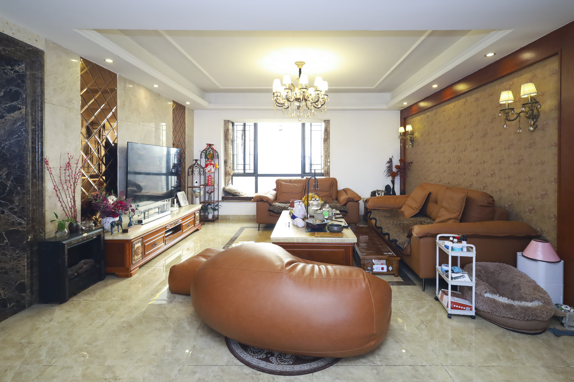 双湾国际(湘江御景花园)  3室2厅2卫    165.0万 双湾国际(湘江御景花园)  3室2厅2卫    165.0万客厅