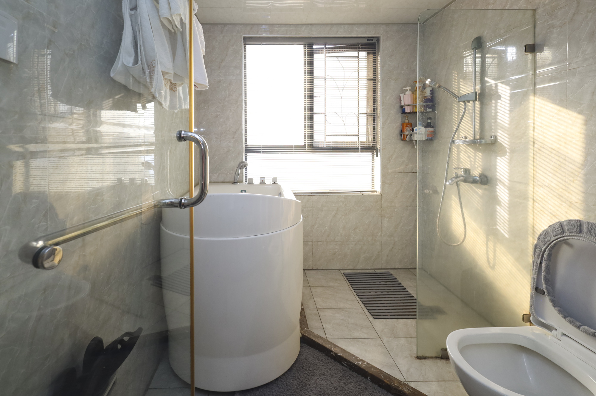 双湾国际(湘江御景花园)  3室2厅2卫    165.0万 双湾国际(湘江御景花园)  3室2厅2卫    165.0万卫生间