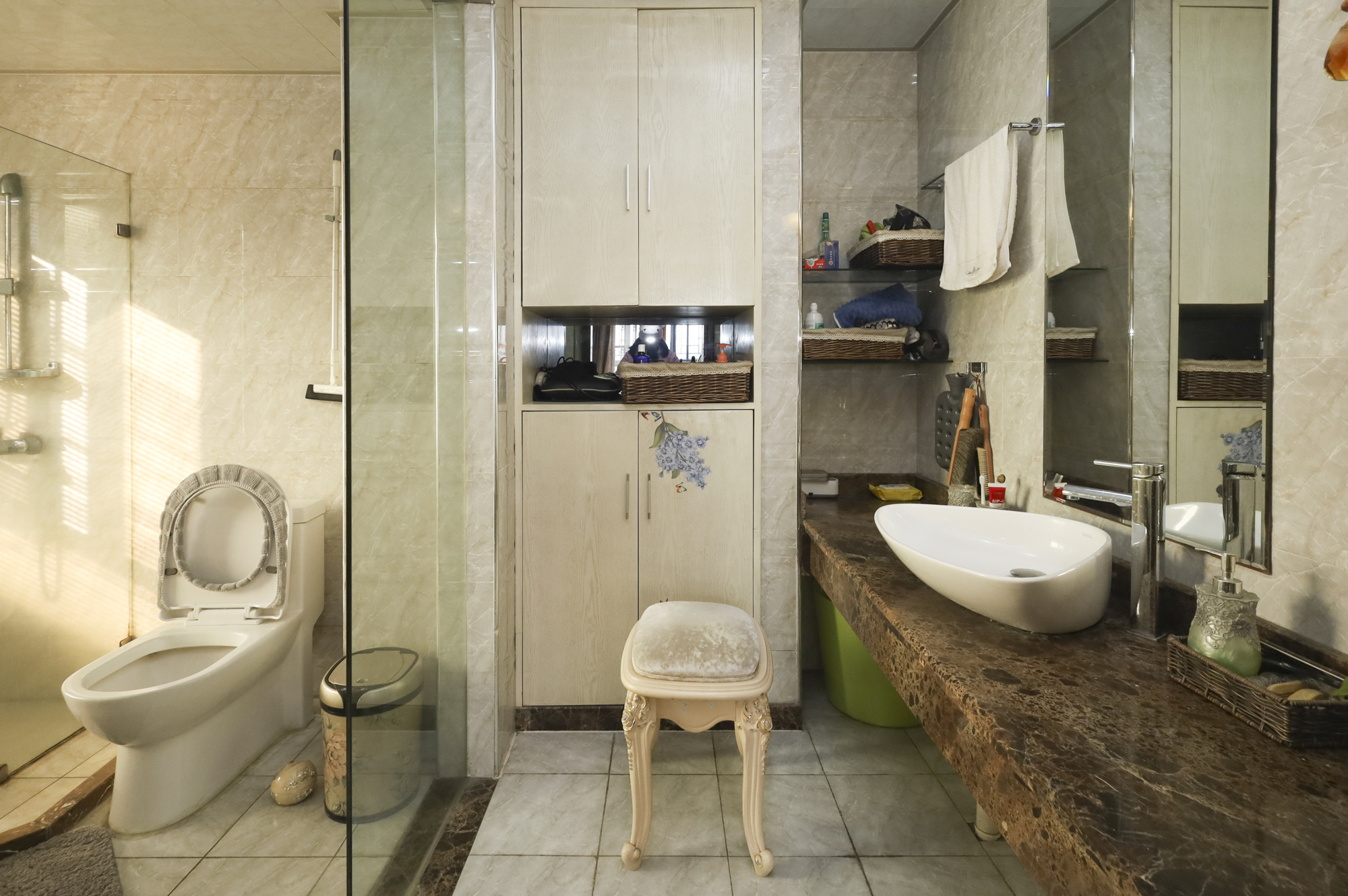 双湾国际(湘江御景花园)  3室2厅2卫    165.0万 双湾国际(湘江御景花园)  3室2厅2卫    165.0万卫生间