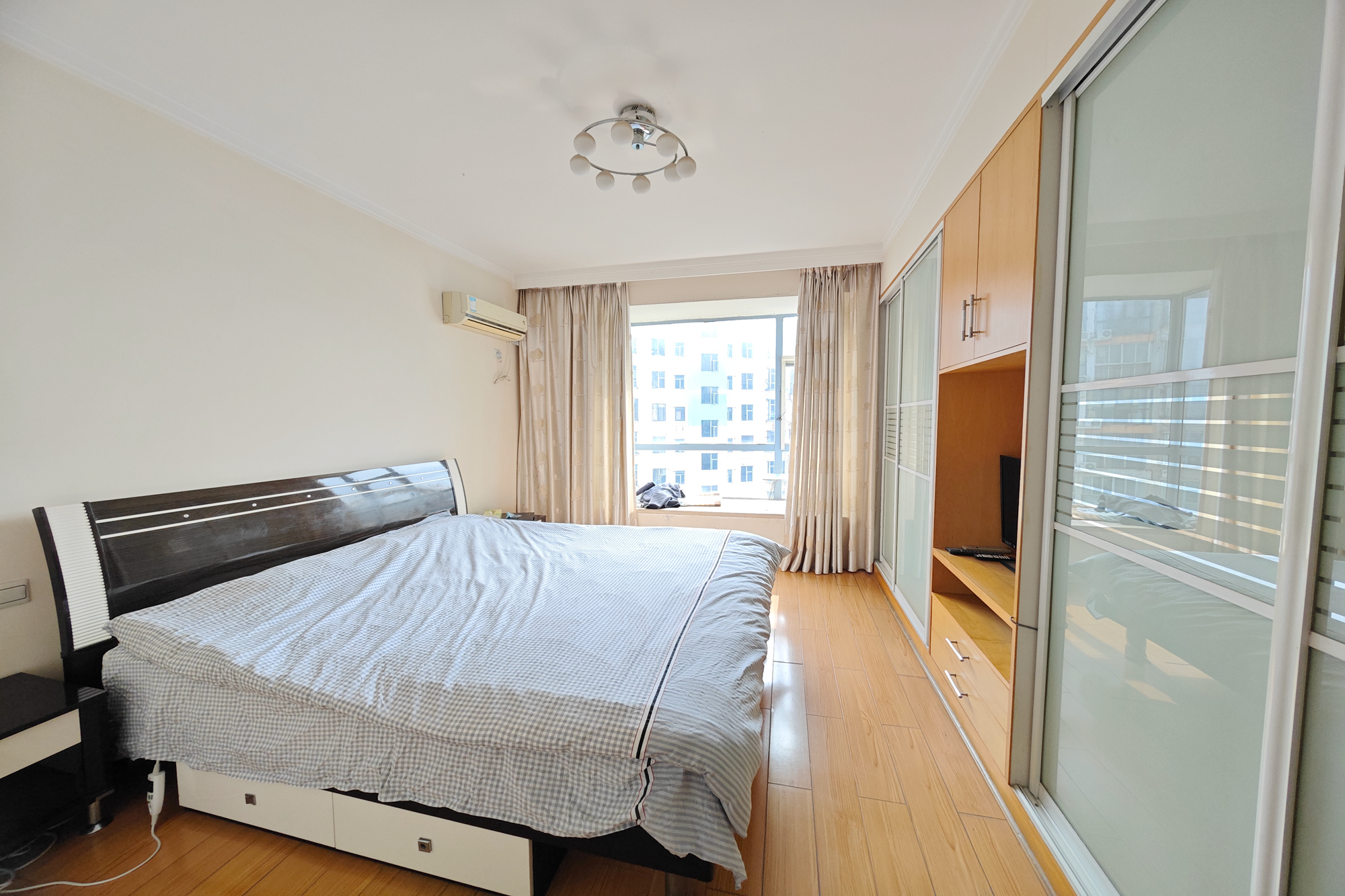 书香名邸 4室2厅2卫 140.0万 书香名邸 4室2厅2卫 140.0万卧室