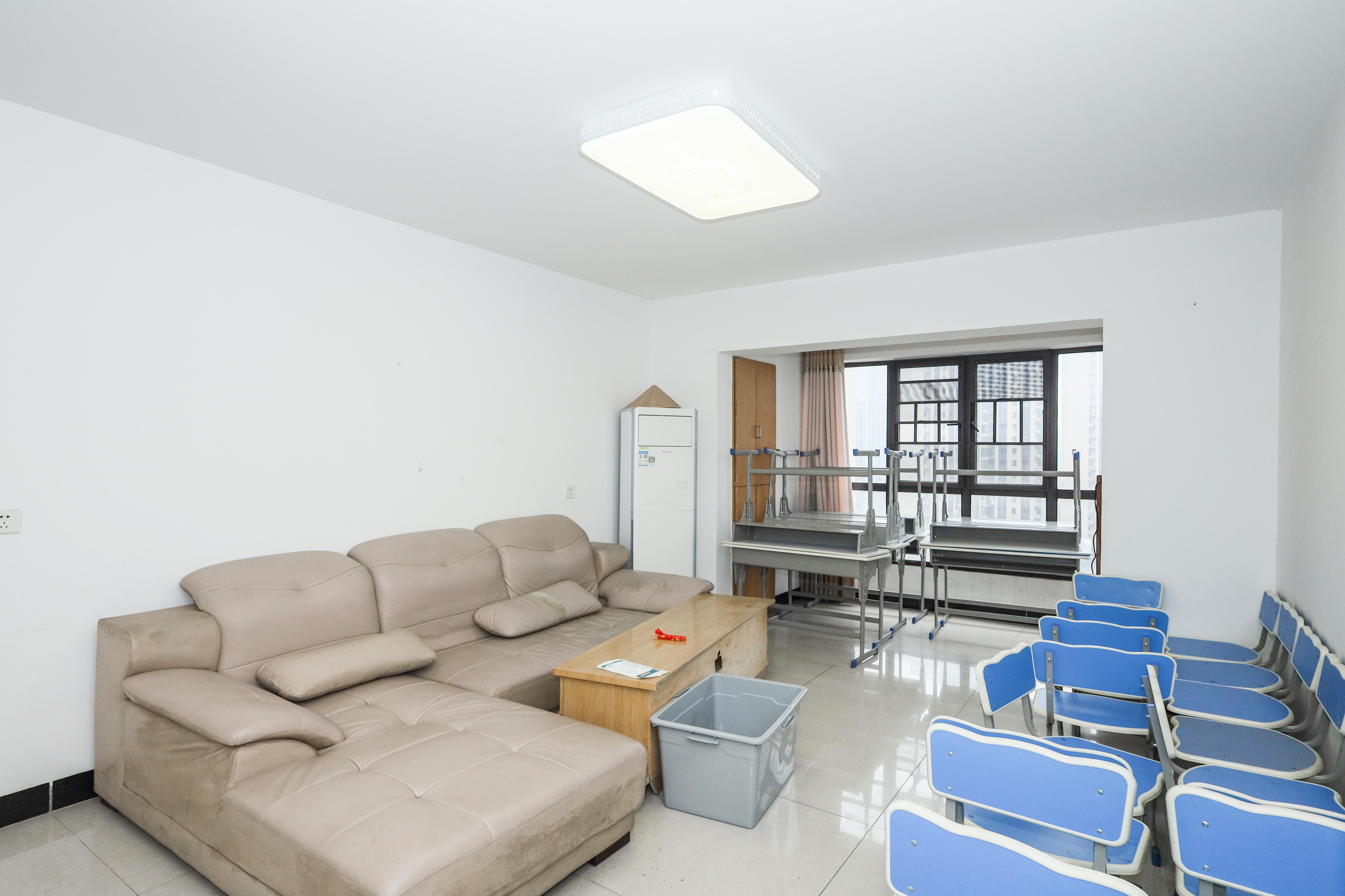 和泓梅溪四季  1室2厅2卫    135.0万 和泓梅溪四季  1室2厅2卫    135.0万客厅