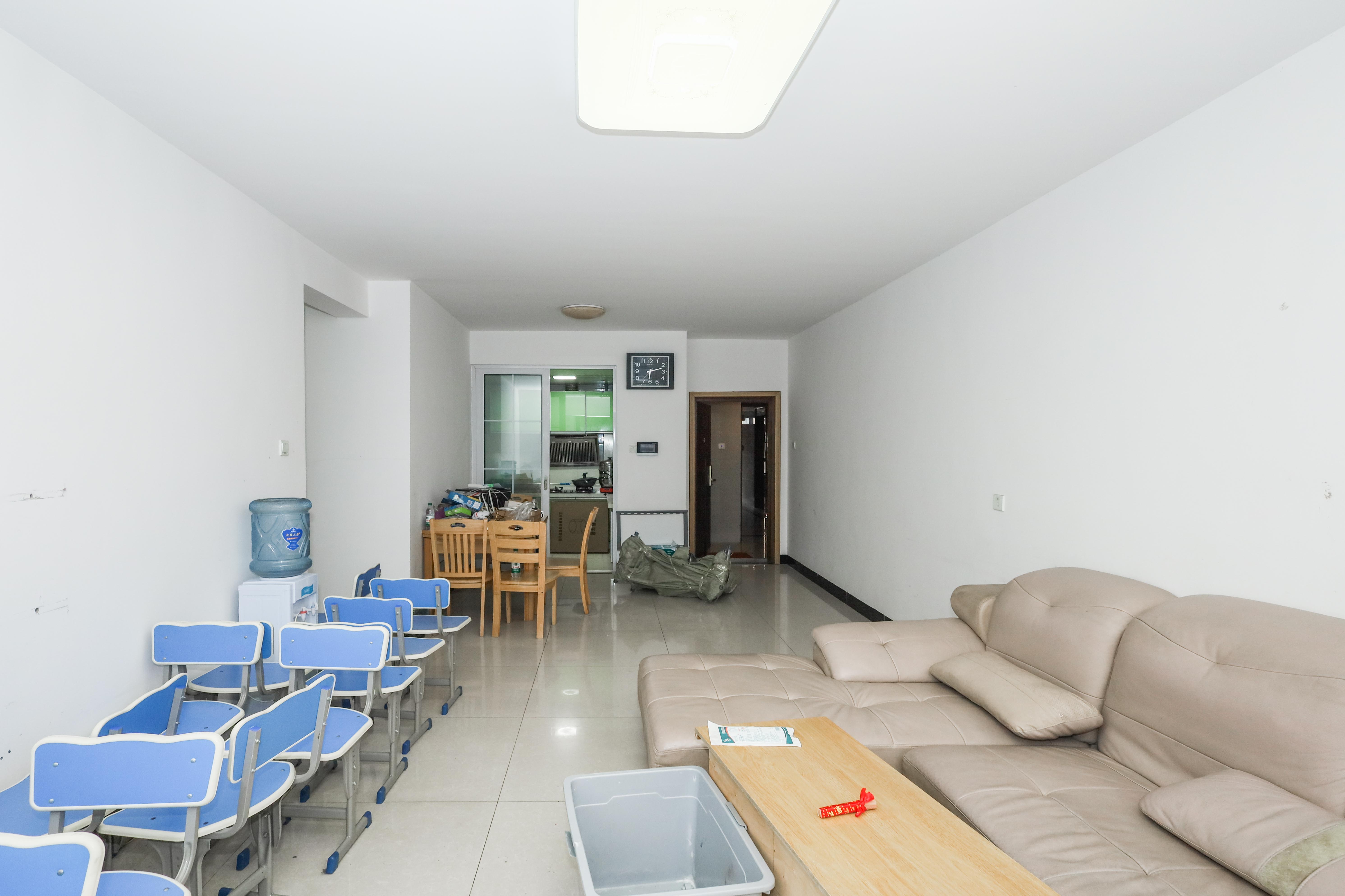 和泓梅溪四季  1室2厅2卫    135.0万 和泓梅溪四季  1室2厅2卫    135.0万客厅