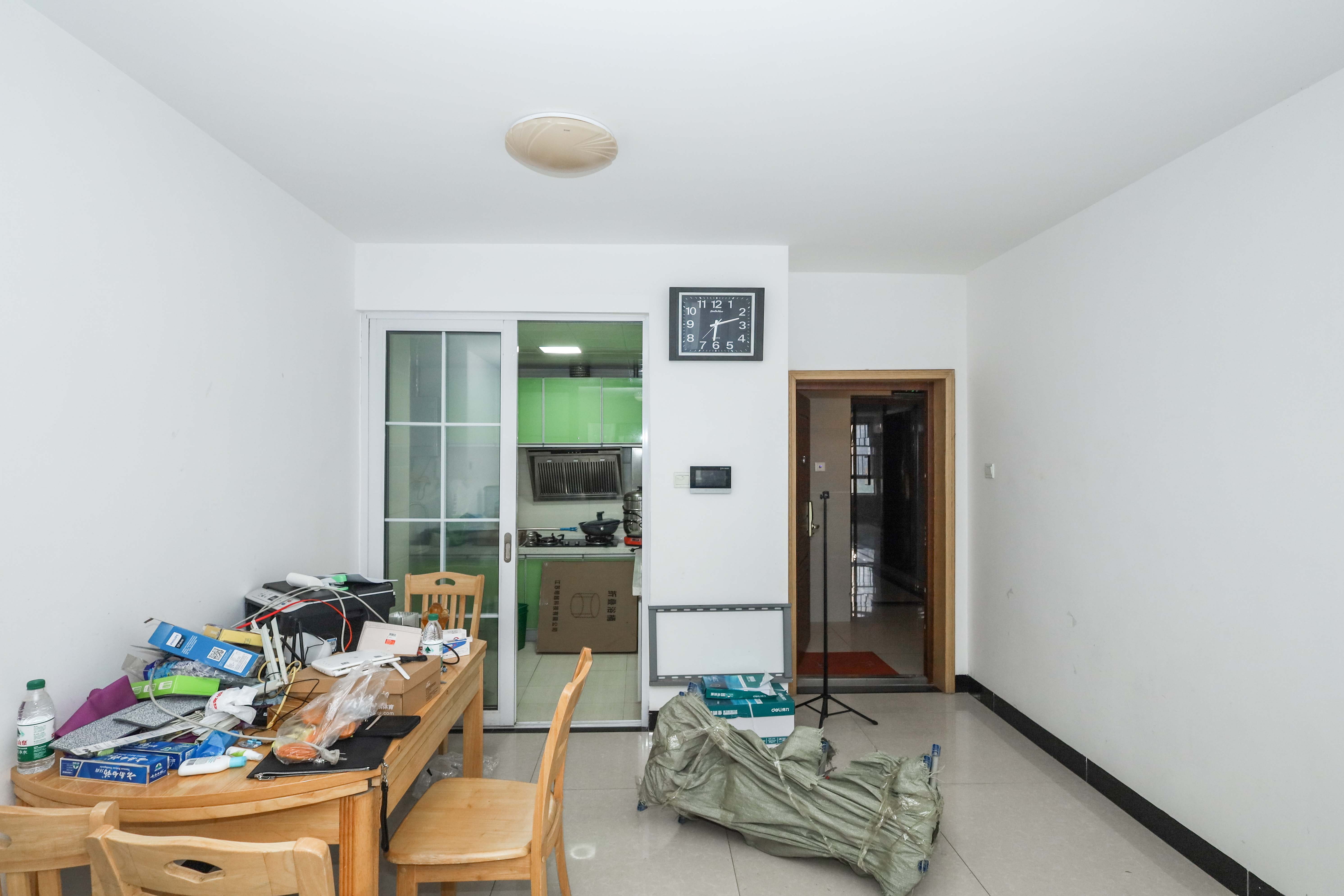 和泓梅溪四季  1室2厅2卫    135.0万 和泓梅溪四季  1室2厅2卫    135.0万客厅