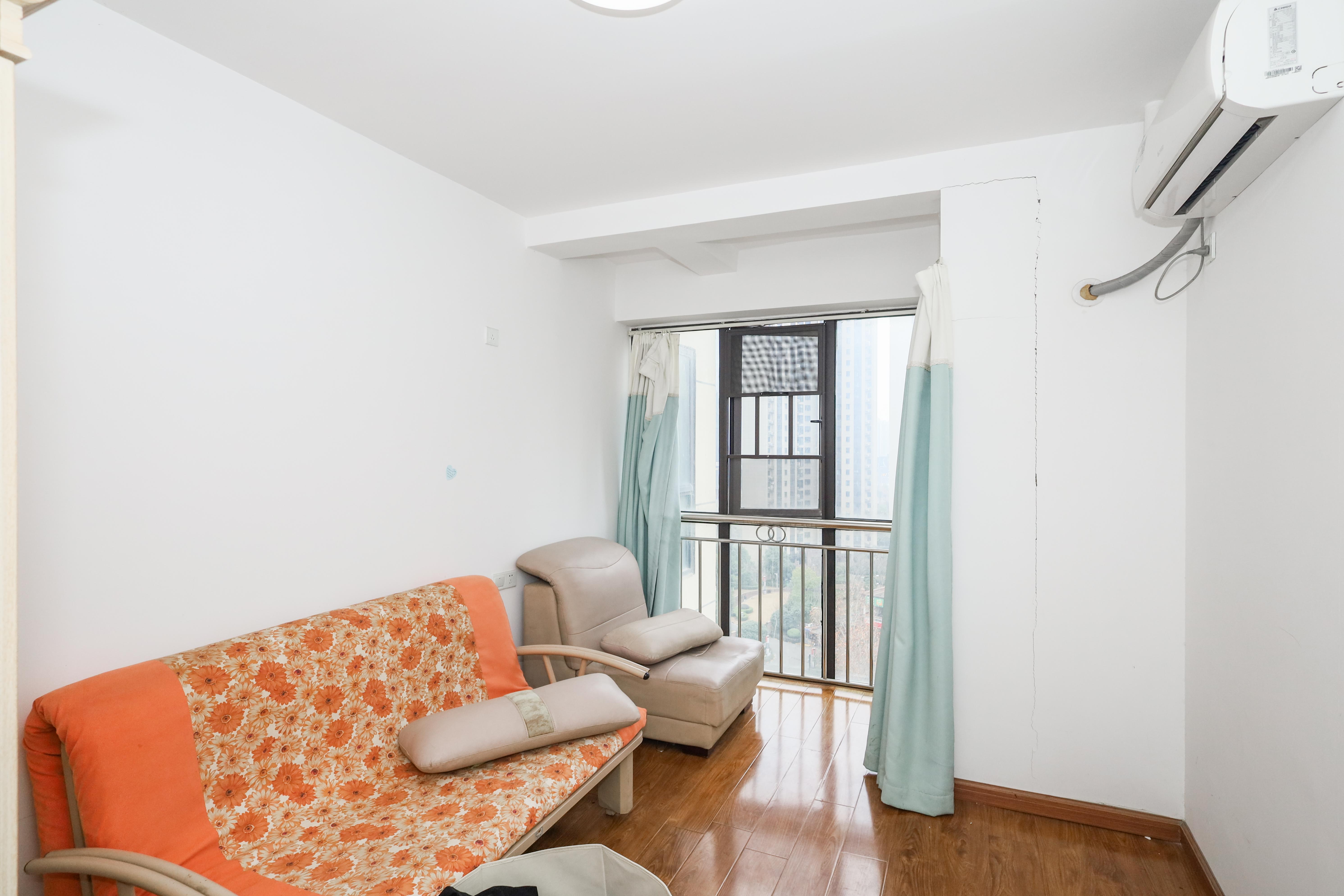 和泓梅溪四季  1室2厅2卫    135.0万 和泓梅溪四季  1室2厅2卫    135.0万卧室