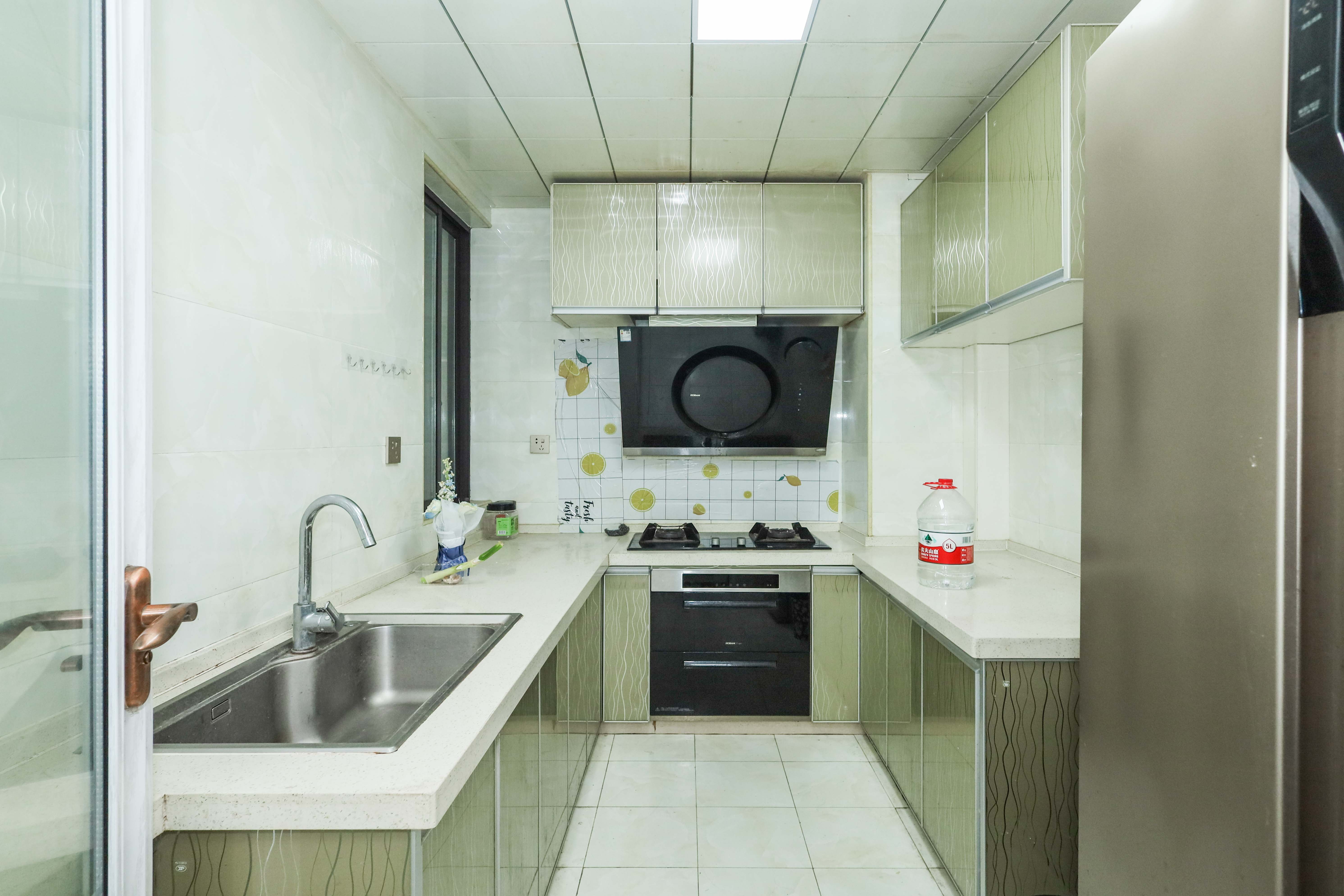 梅溪鑫苑名家  3室2厅1卫    92.0万厨房